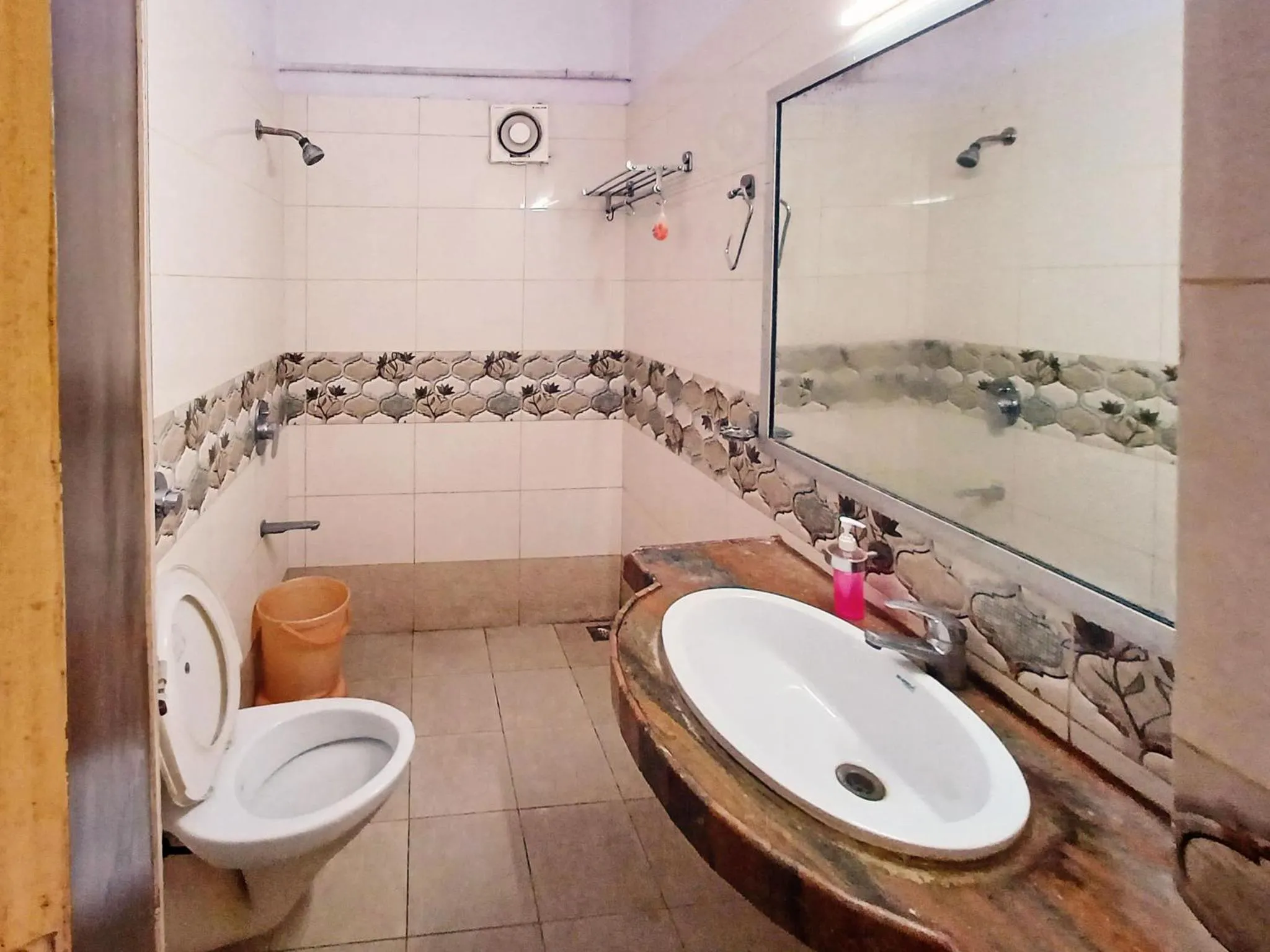 Toilet in Hotel Blue Valley