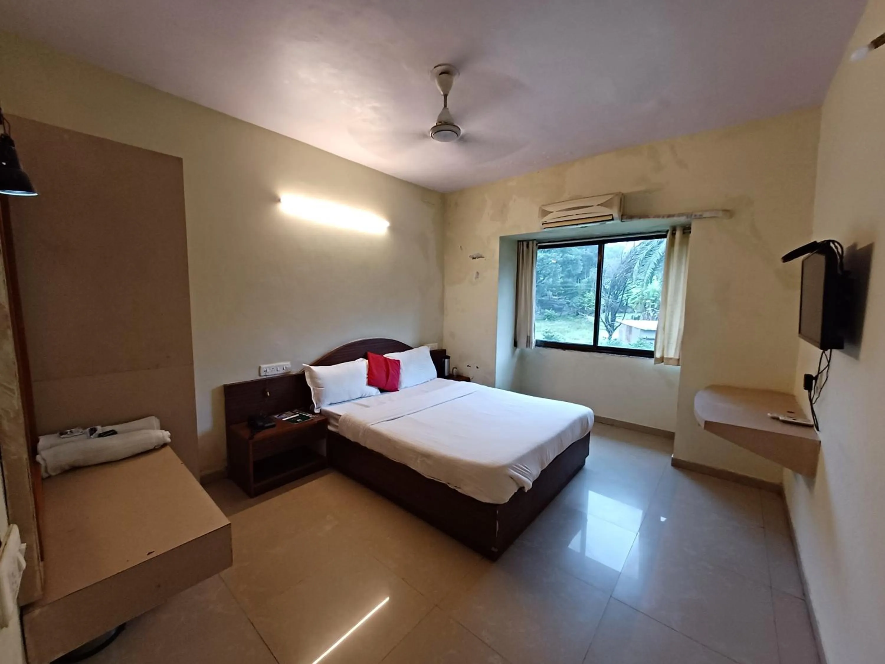 Bedroom, Bed in Hotel Blue Valley