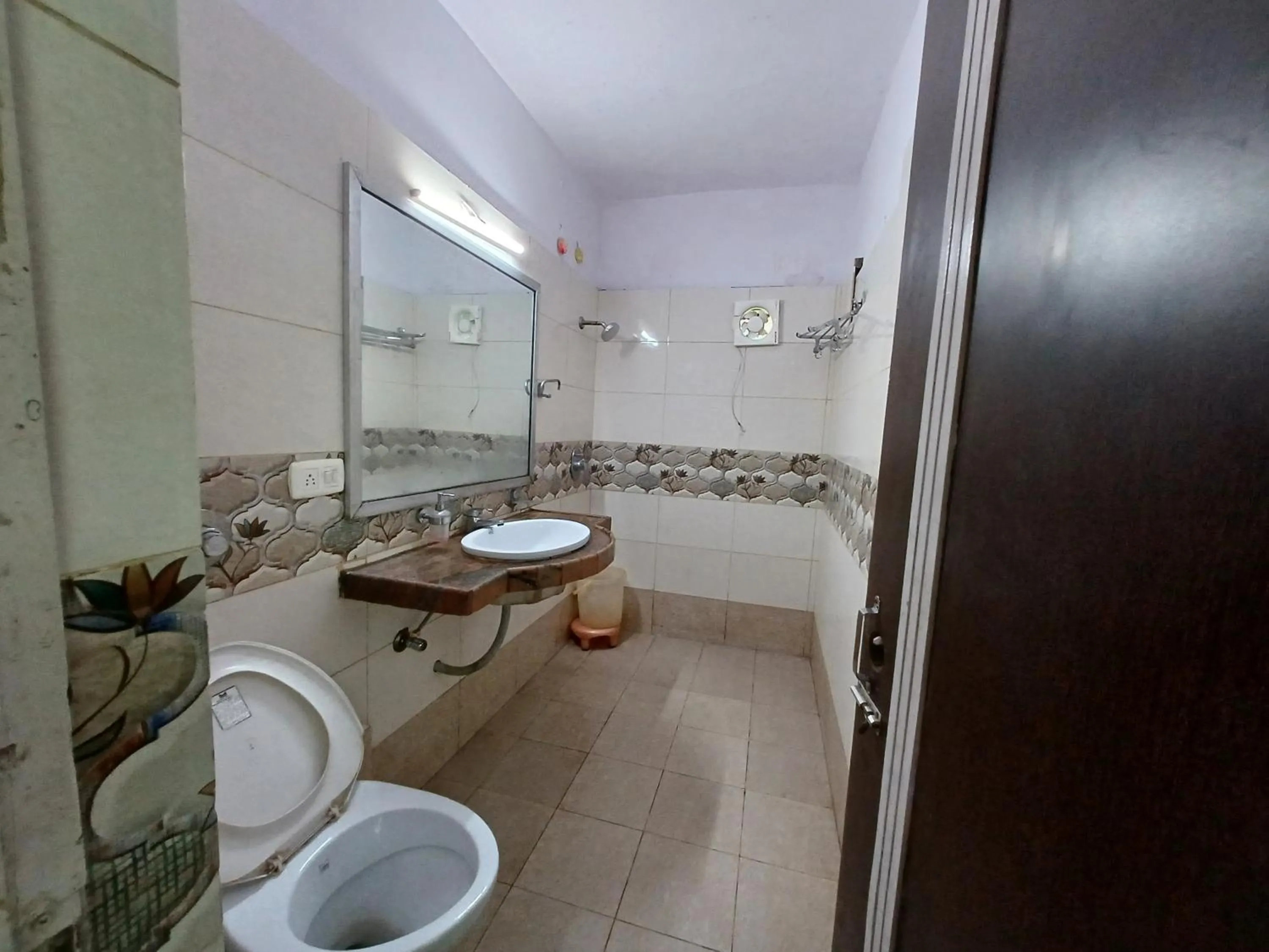 Toilet in Hotel Blue Valley