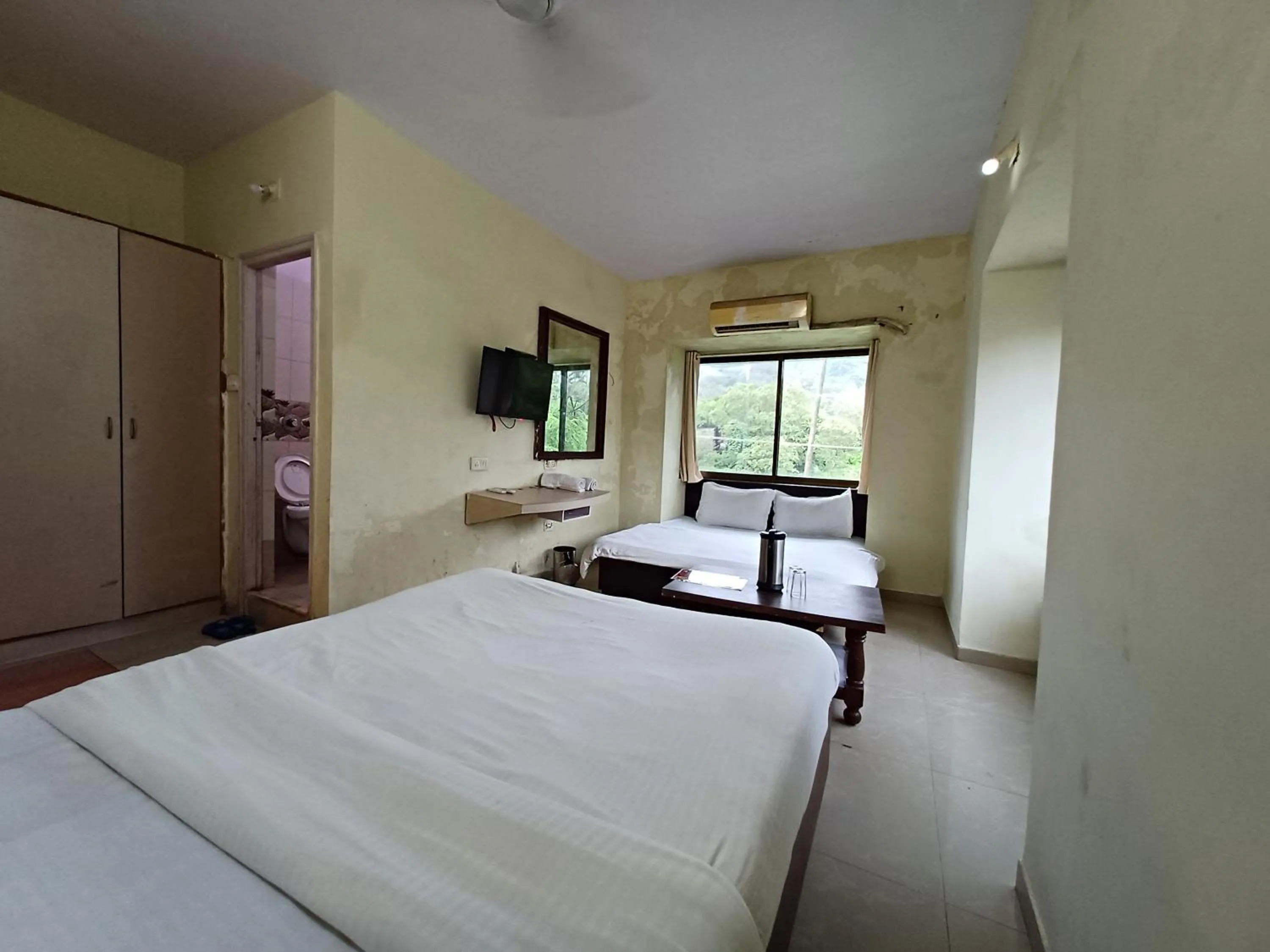 Bedroom, Bed in Hotel Blue Valley