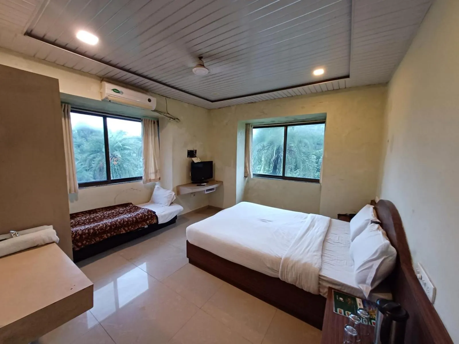 Photo of the whole room, Bed in Hotel Blue Valley