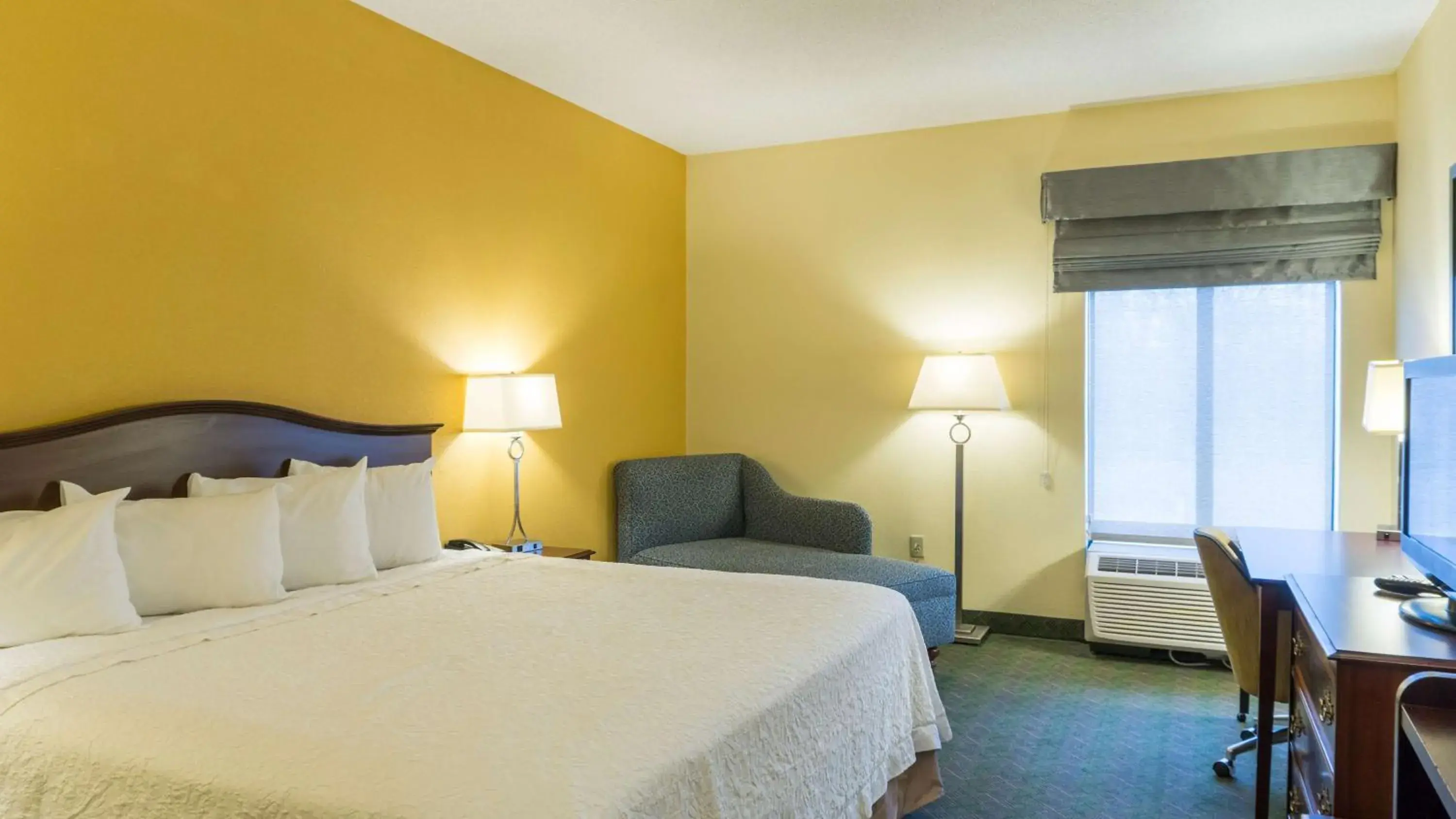 Bedroom, Bed in Hampton Inn New Philadelphia Bedroom, Bed in Hampton Inn New Philadelphia