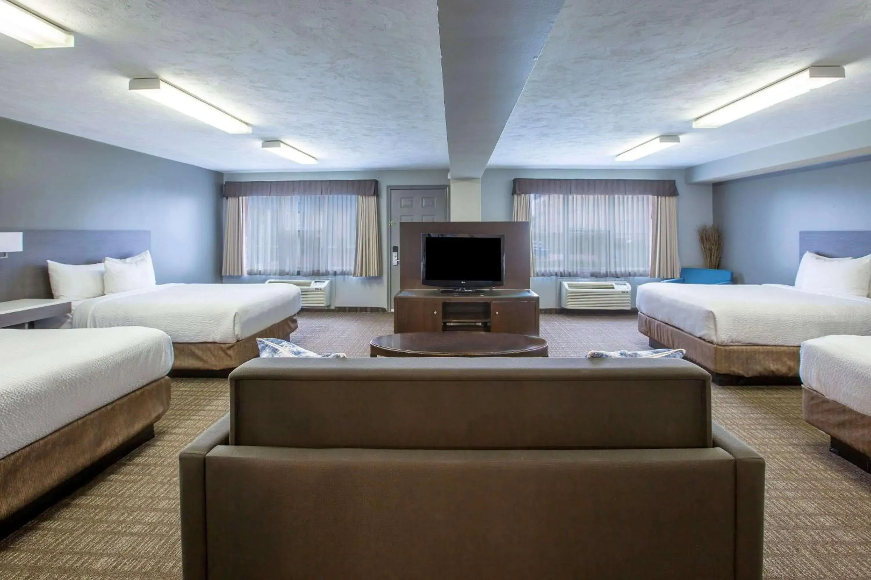 Studio Suite with Four Queen Beds - Non-Smoking in Days Inn & Suites by Wyndham Moncton Studio Suite with Four Queen Beds - Non-Smoking in Days Inn & Suites by Wyndham Moncton