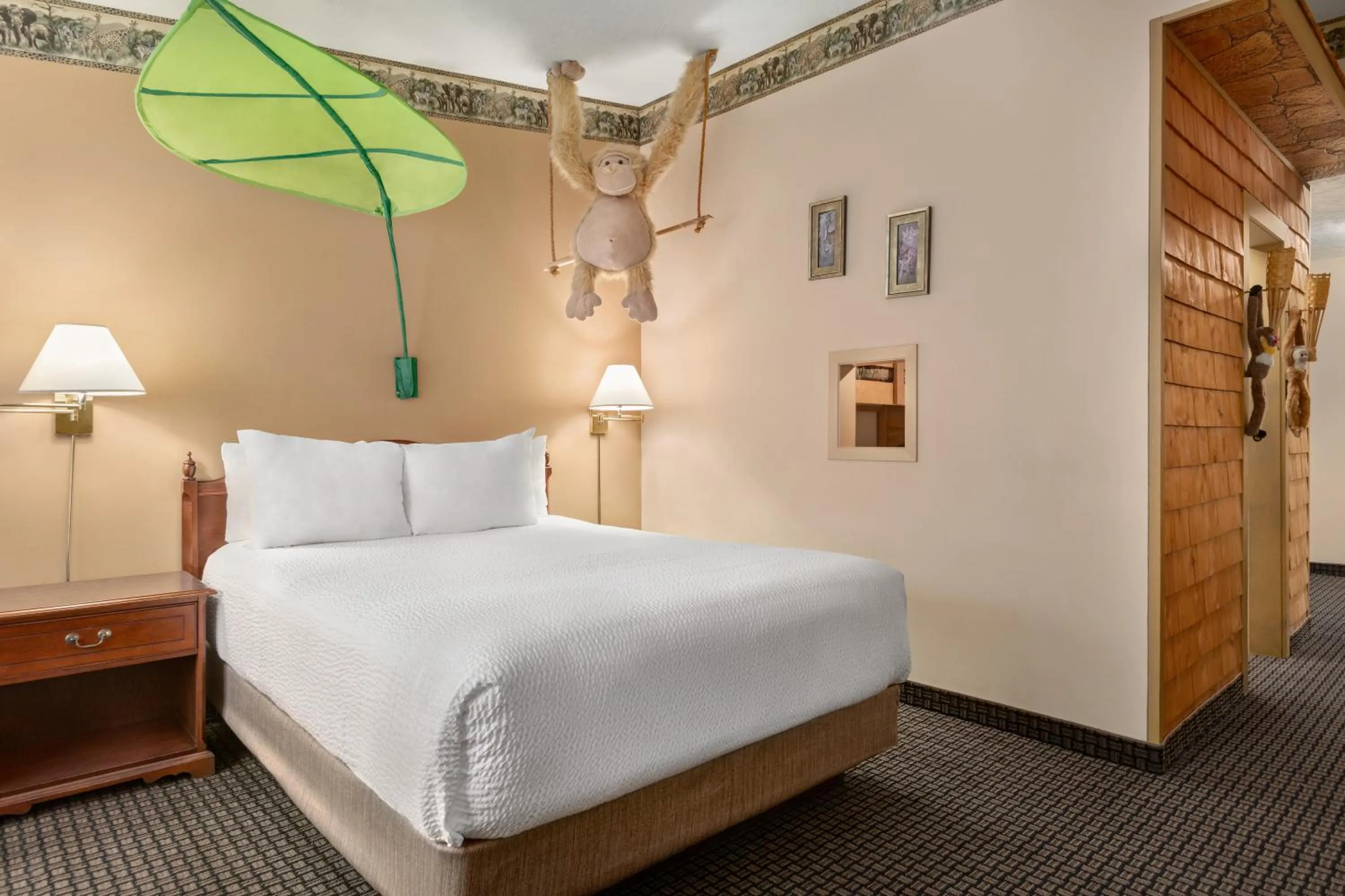 Photo of the whole room, Bed in Days Inn & Suites by Wyndham Moncton