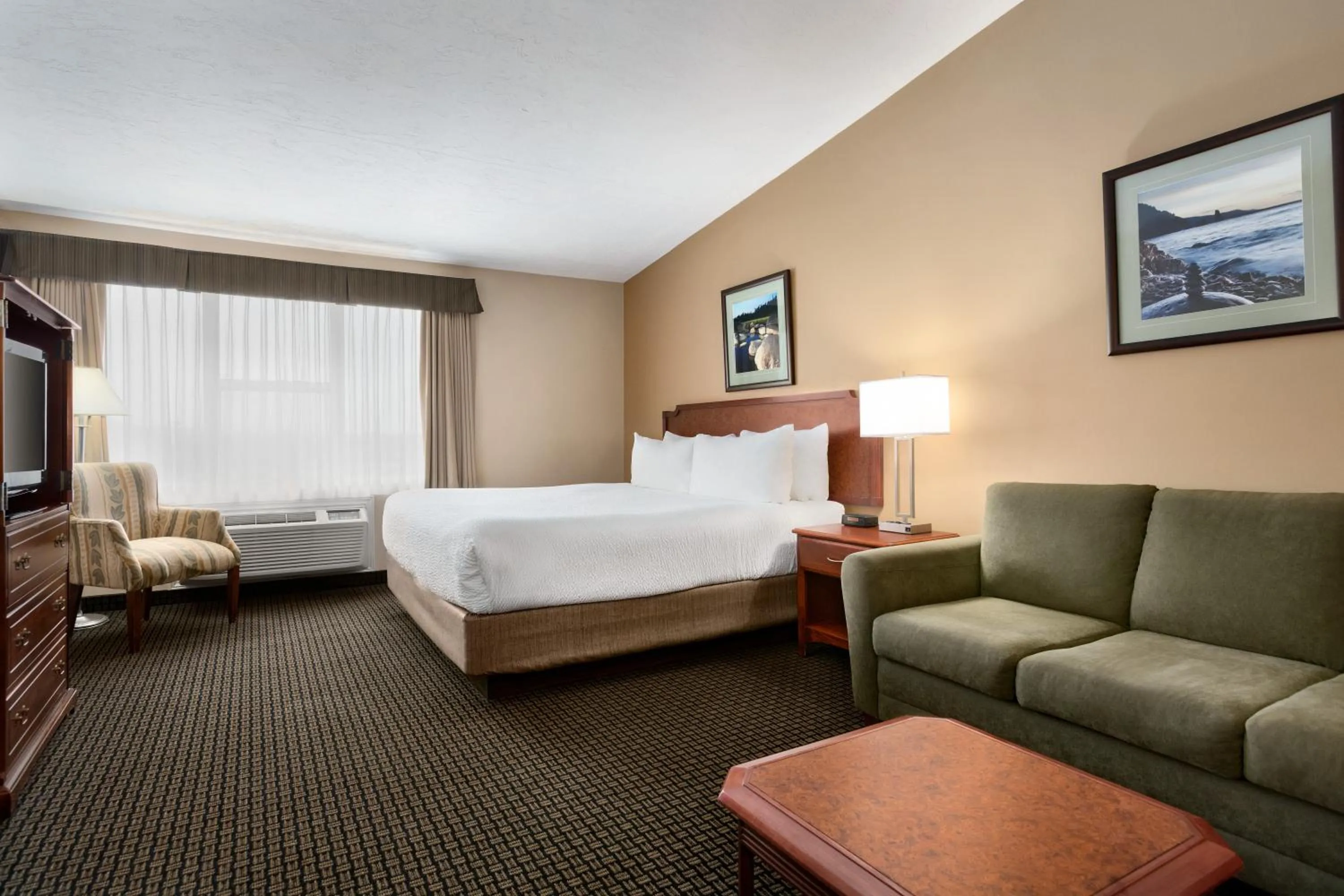 Photo of the whole room, Bed in Days Inn & Suites by Wyndham Moncton
