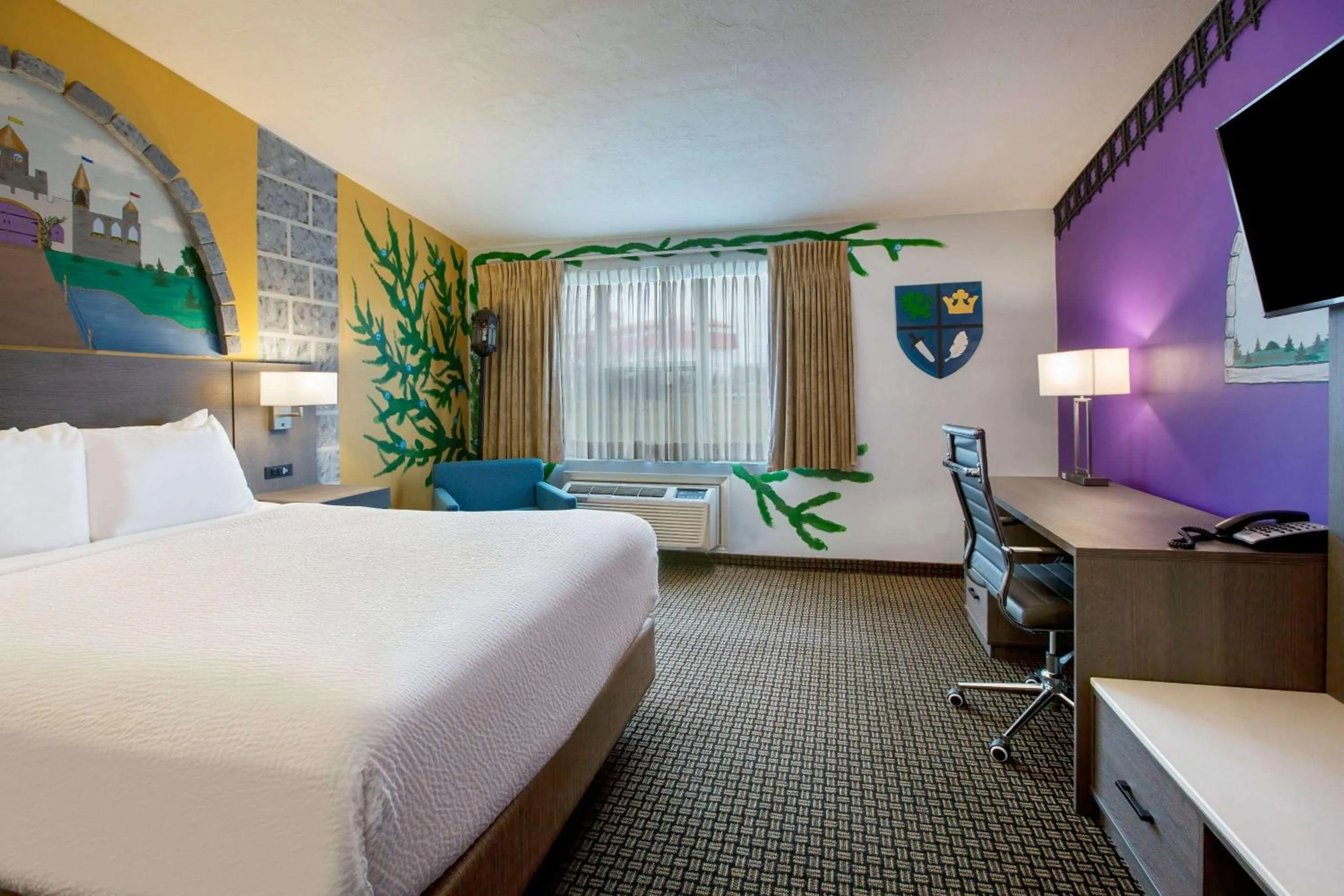 Photo of the whole room, Bed in Days Inn & Suites by Wyndham Moncton