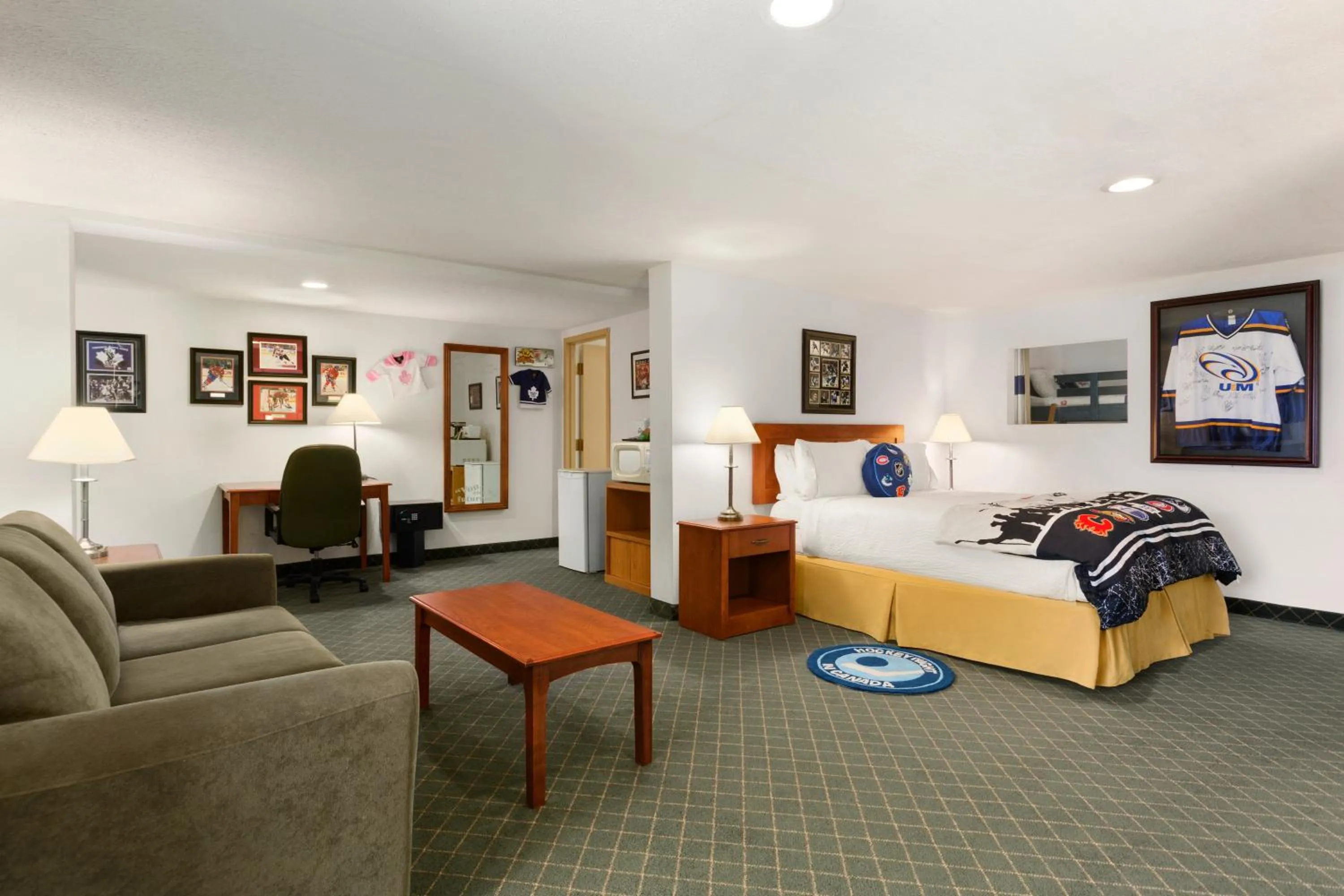 Living room, Bed in Days Inn & Suites by Wyndham Moncton