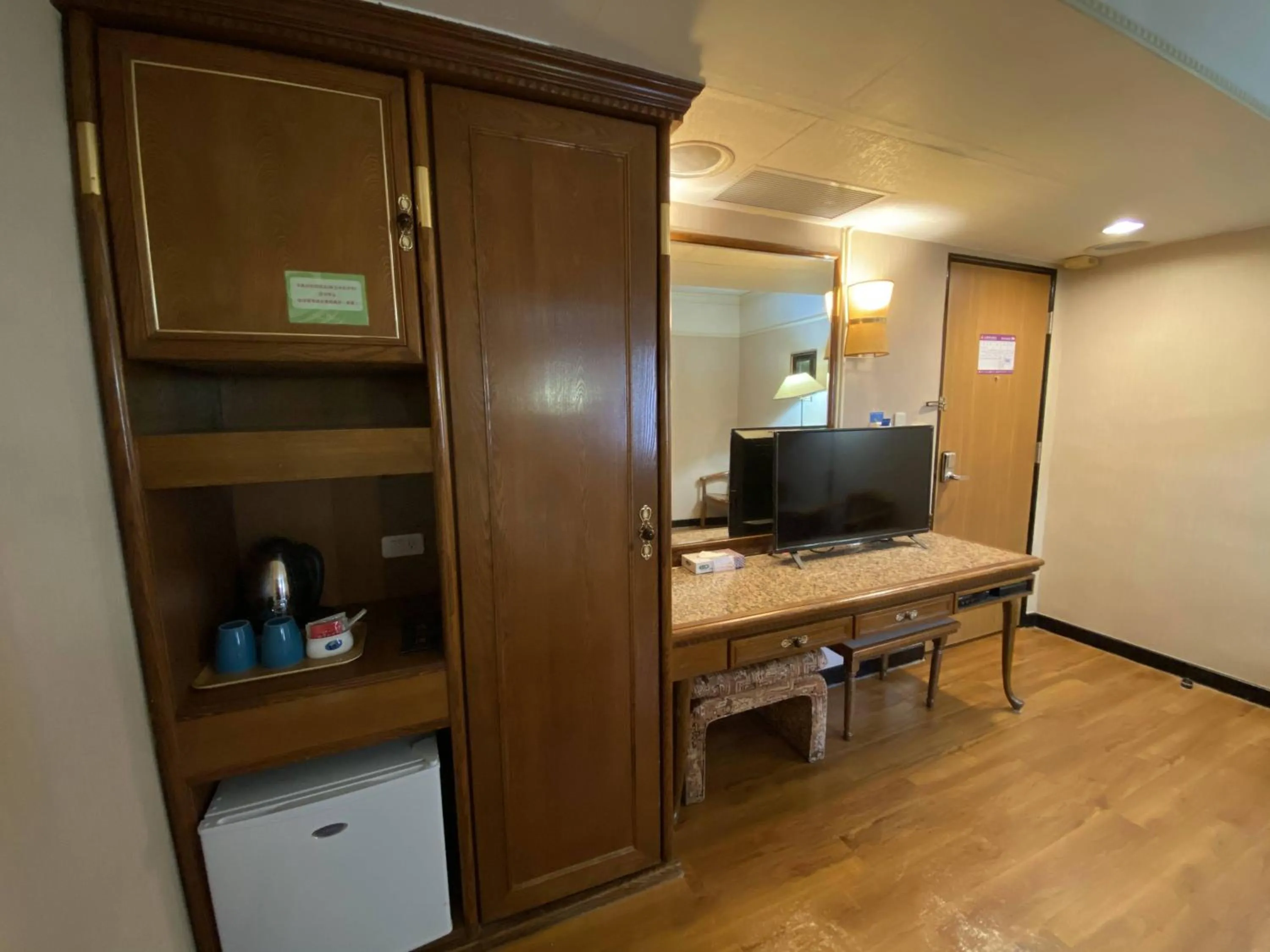 TV and multimedia in Tapeng Bay Holiday Hotel