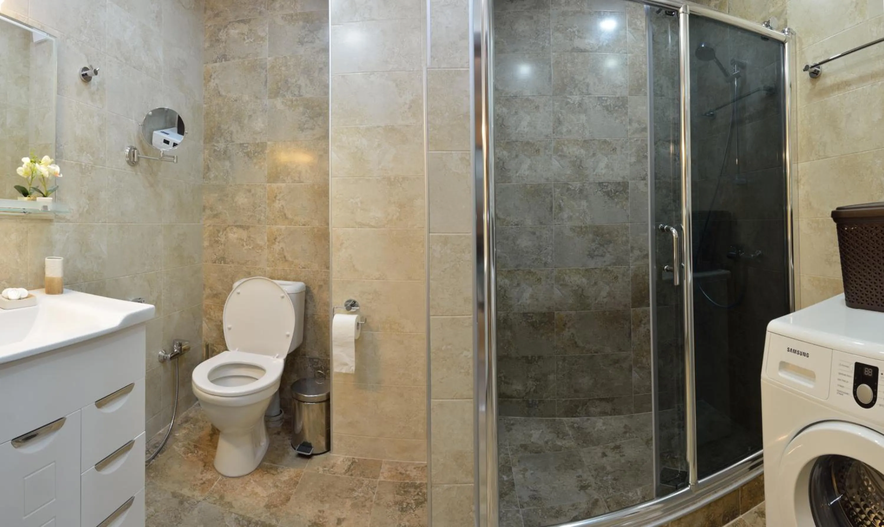 Toilet in Dat Exx Apartments