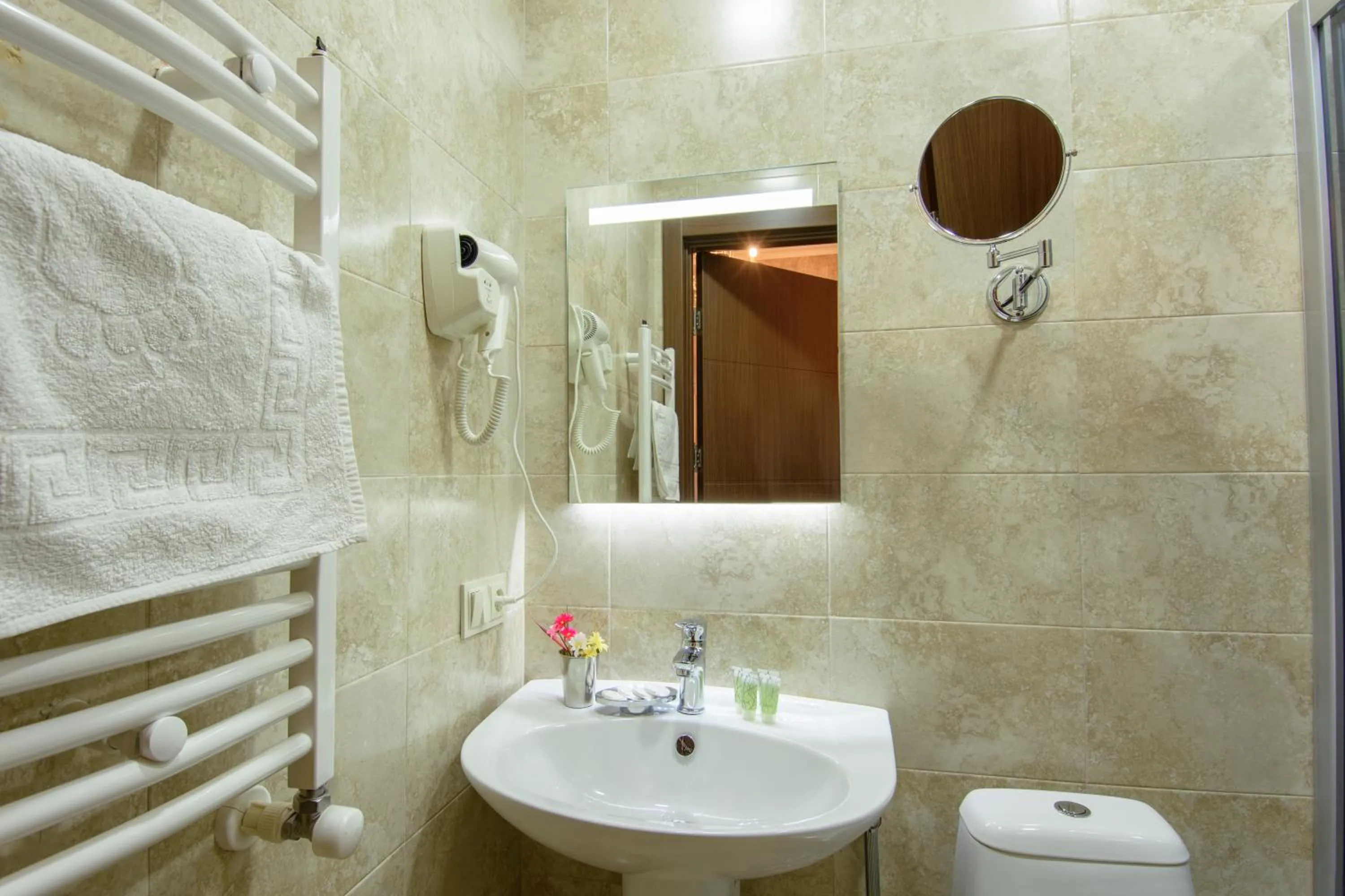 Shower in Dat Exx Apartments