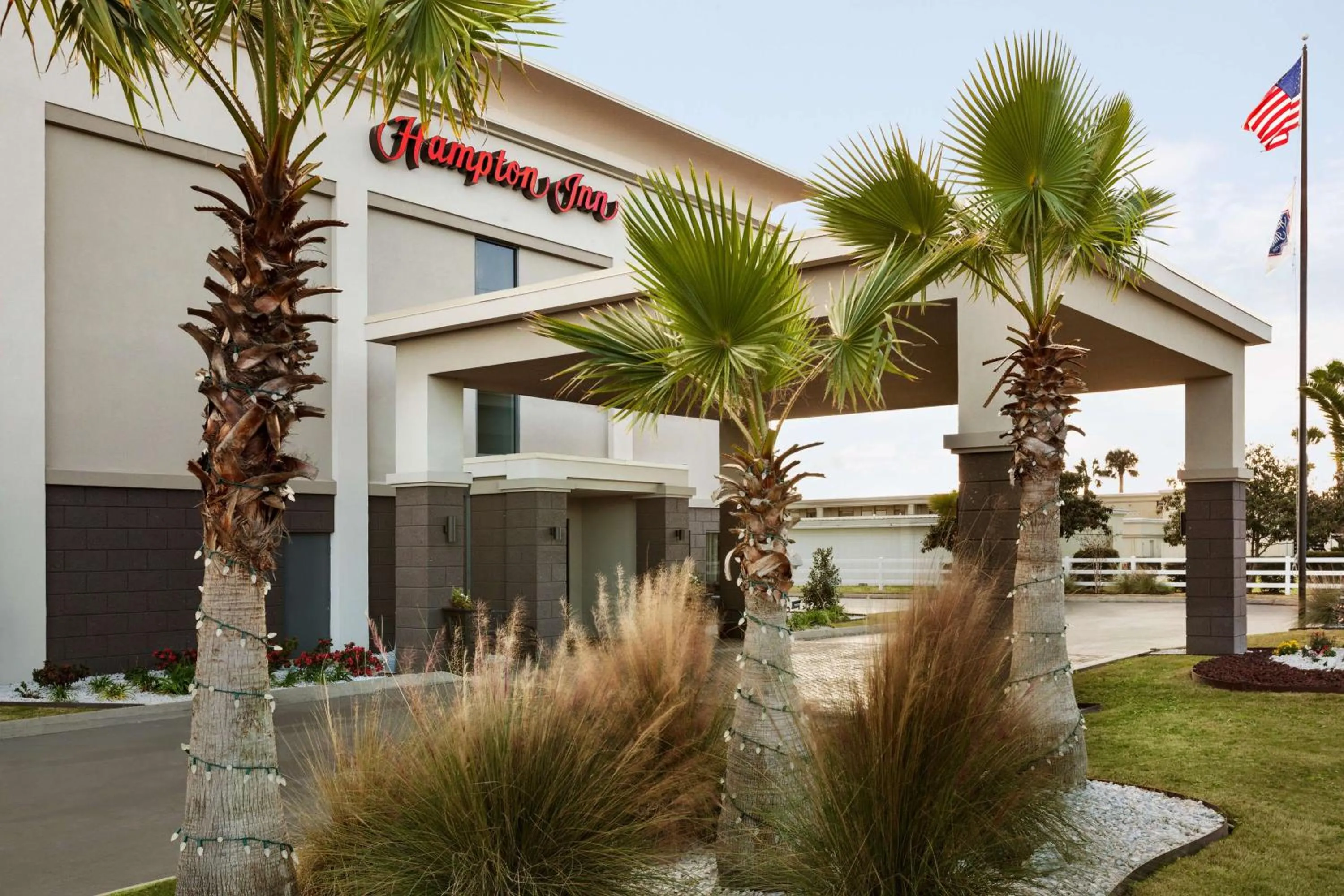 Property building in Hampton Inn Waycross