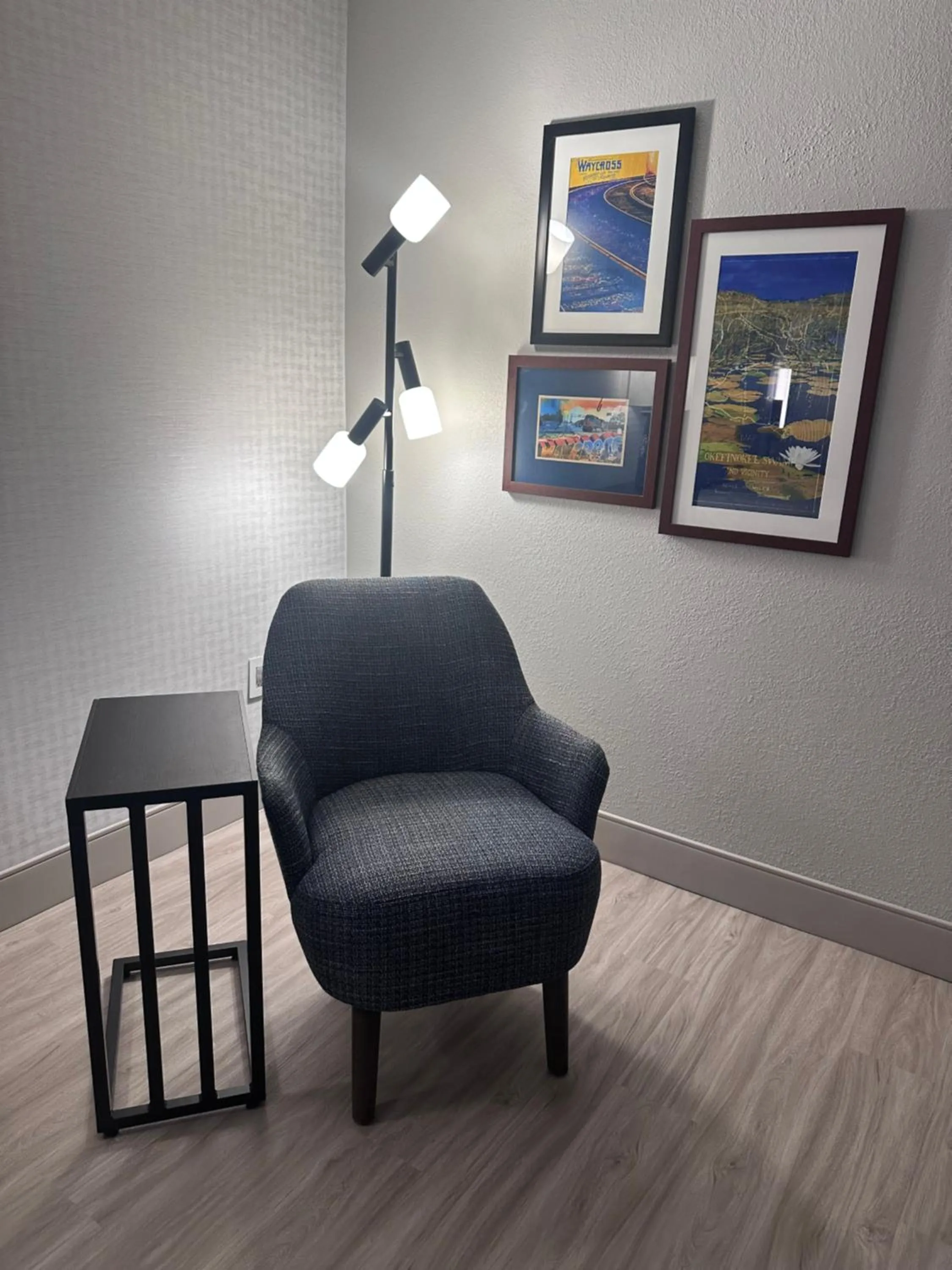 Seating area in Hampton Inn Waycross