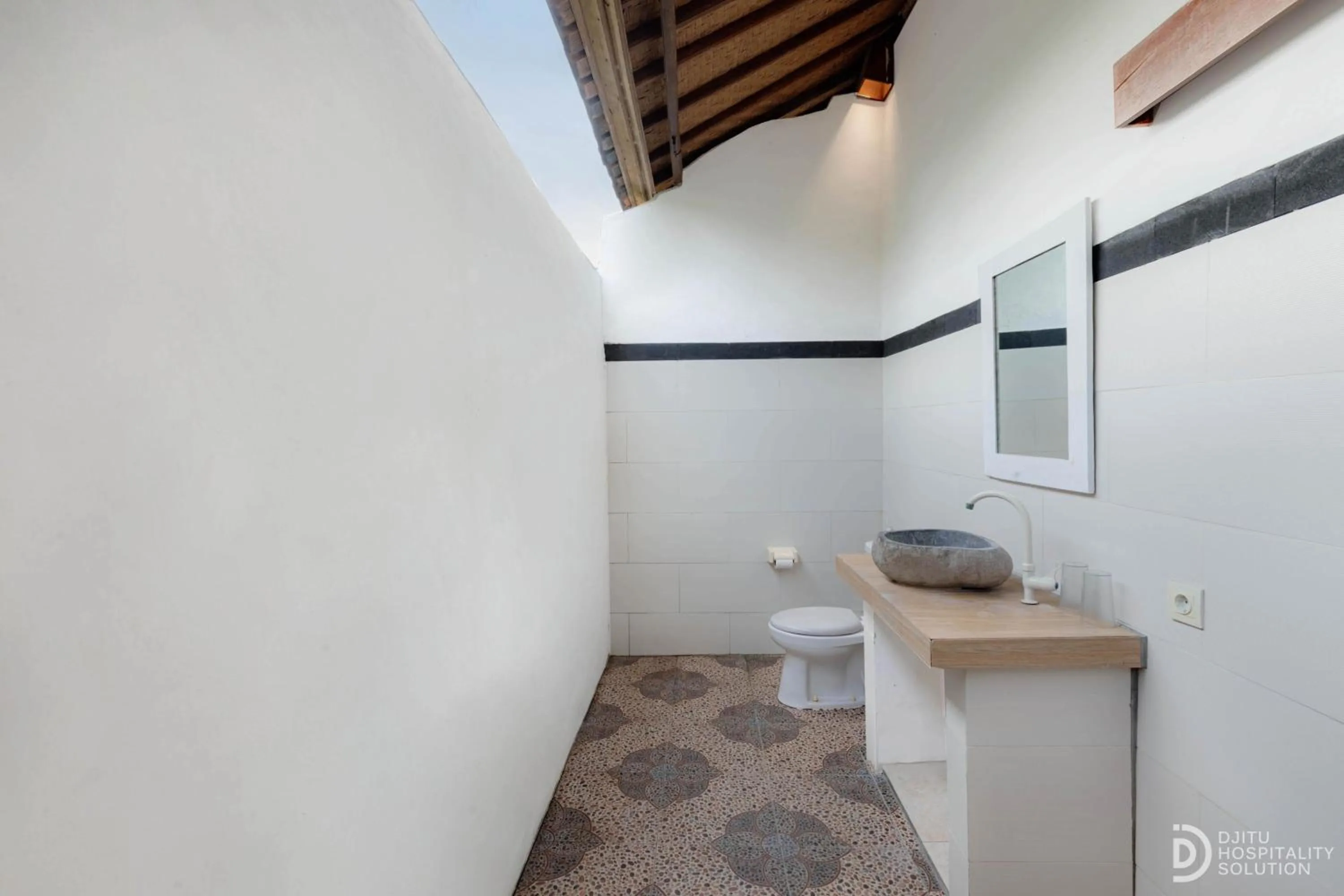 Bathroom in Sunset Cave Villas Lembongan