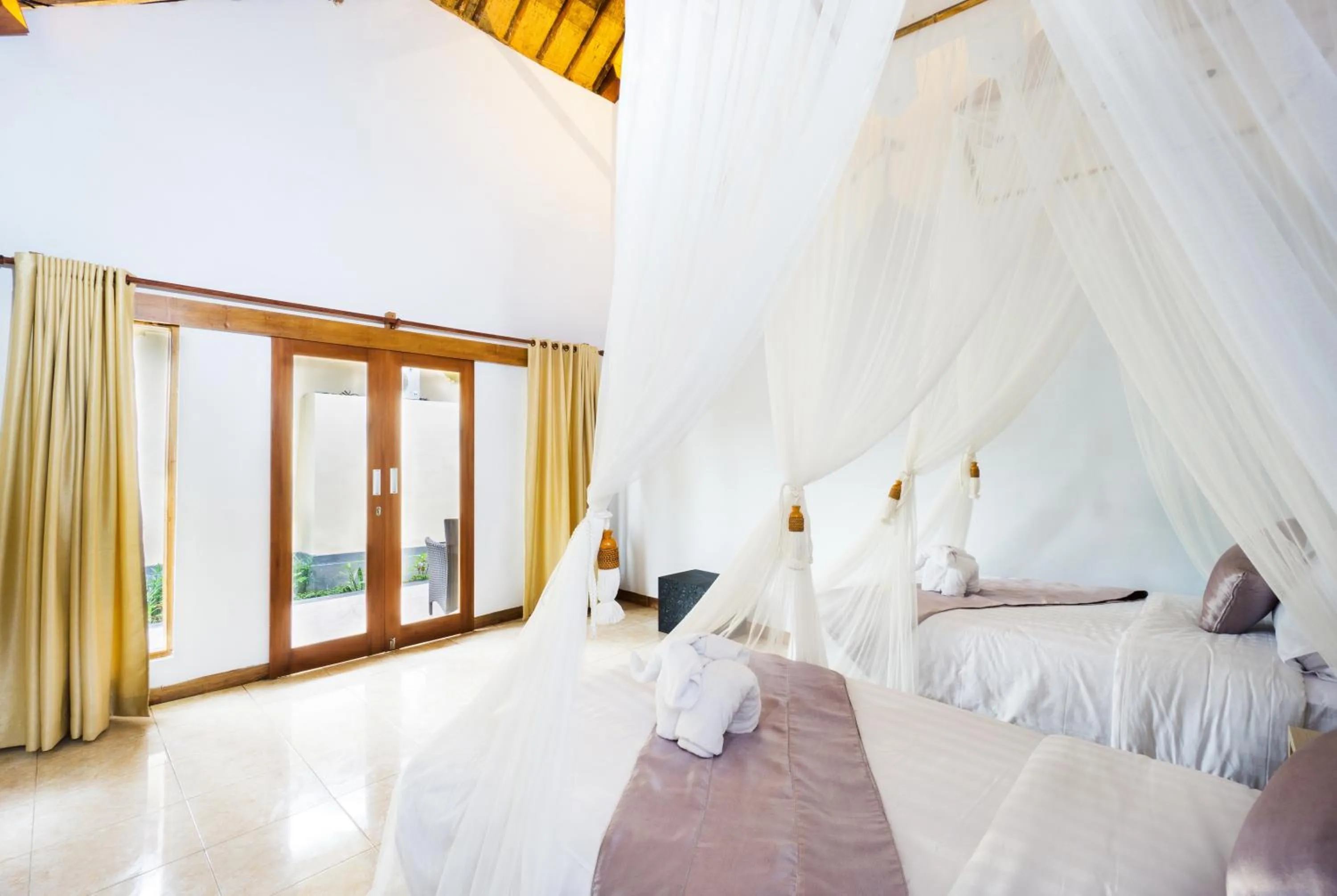 Bed in Sunset Cave Villas Lembongan