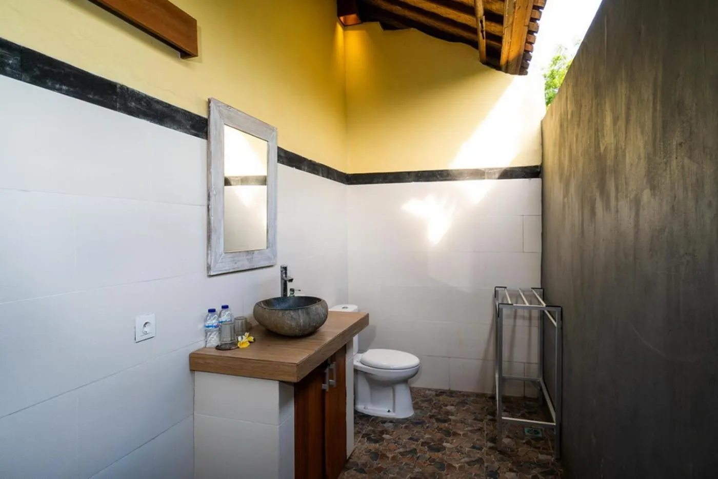 Toilet in Sunset Cave Villas Lembongan