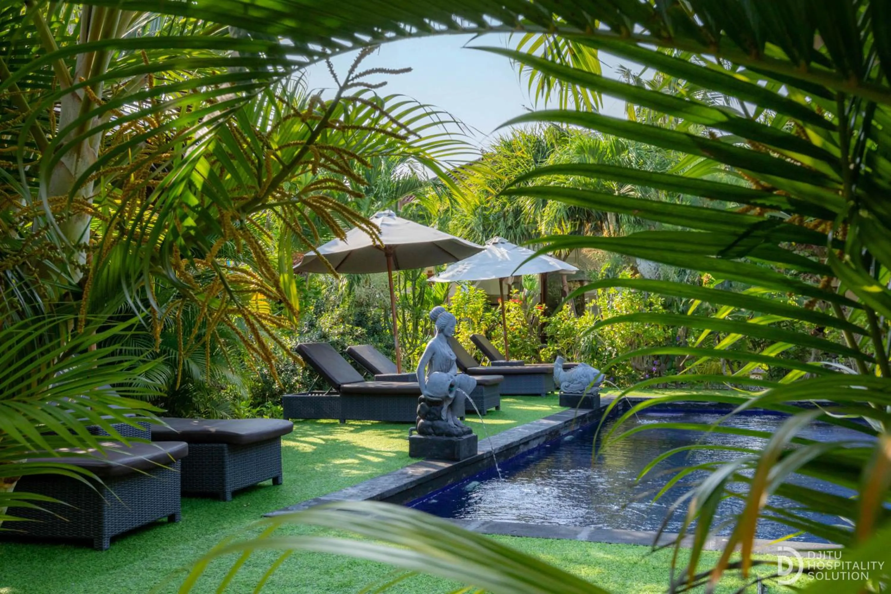 Swimming pool in Sunset Cave Villas Lembongan