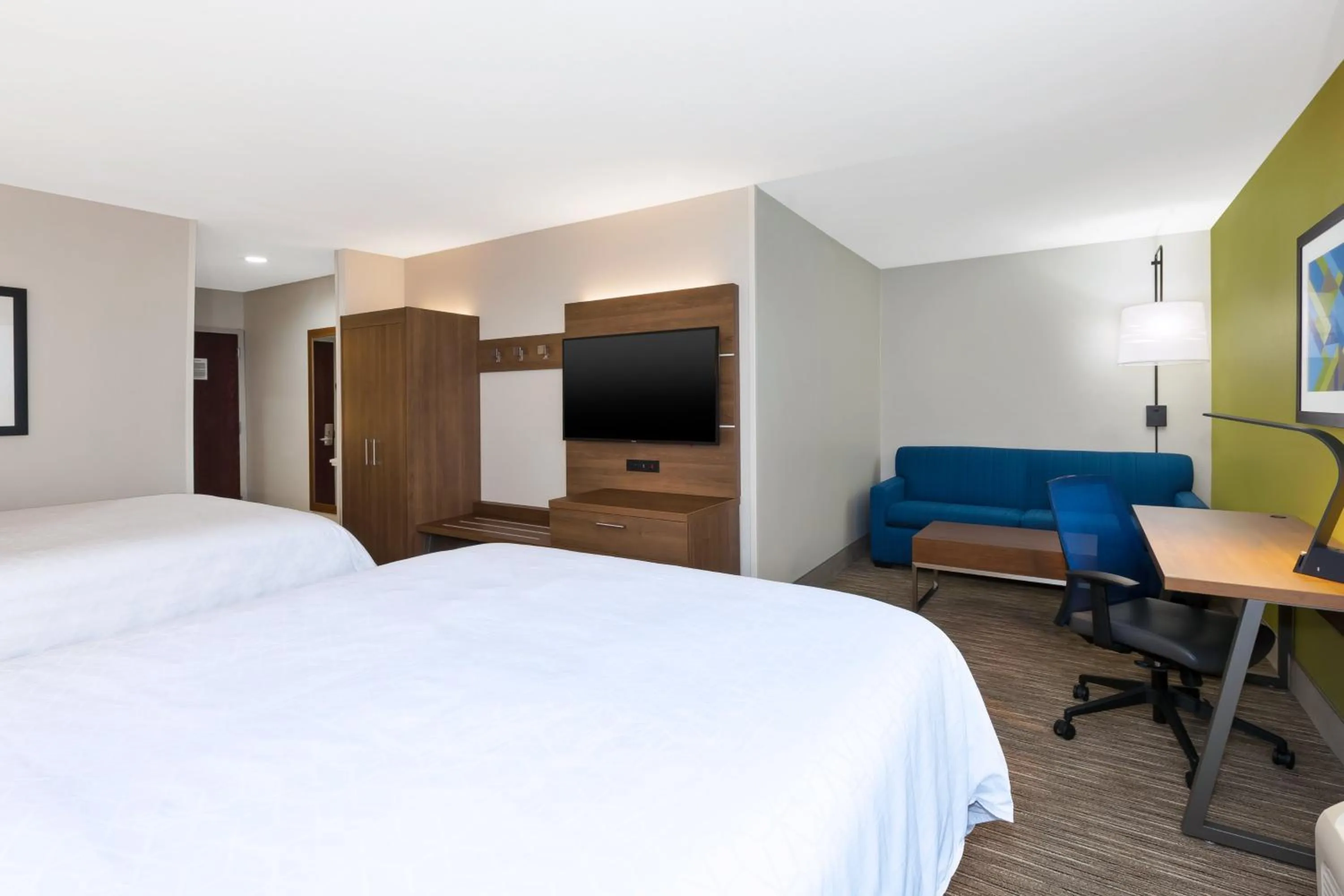 Photo of the whole room, Bed in Holiday Inn Express & Suites Dayton South Franklin by IHG