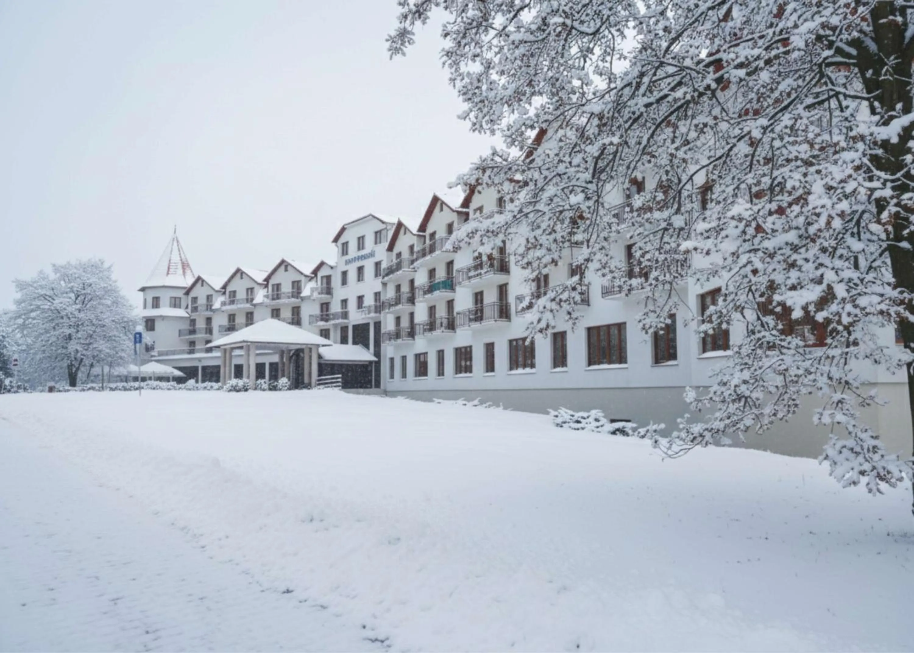 Property building in Hotel Nowy Zdrój - Centrum Zdrowia i Wypoczynku