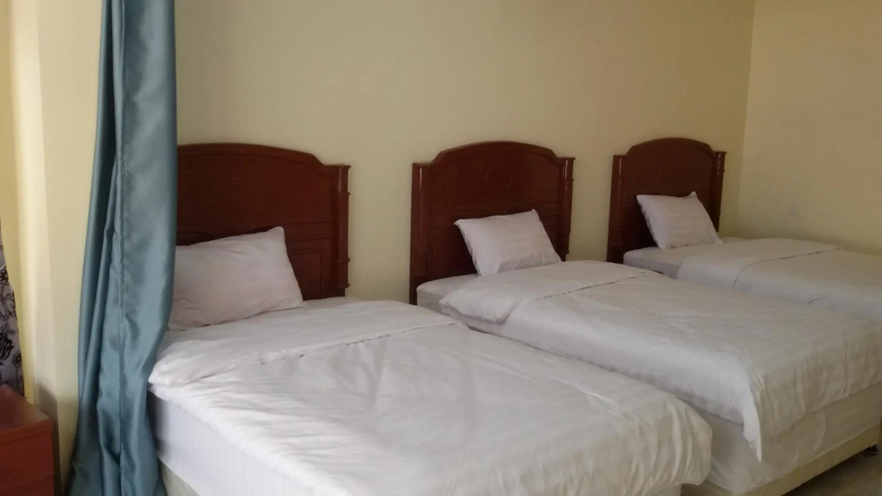 Triple Room in Serapis Hotel Triple Room in Serapis Hotel