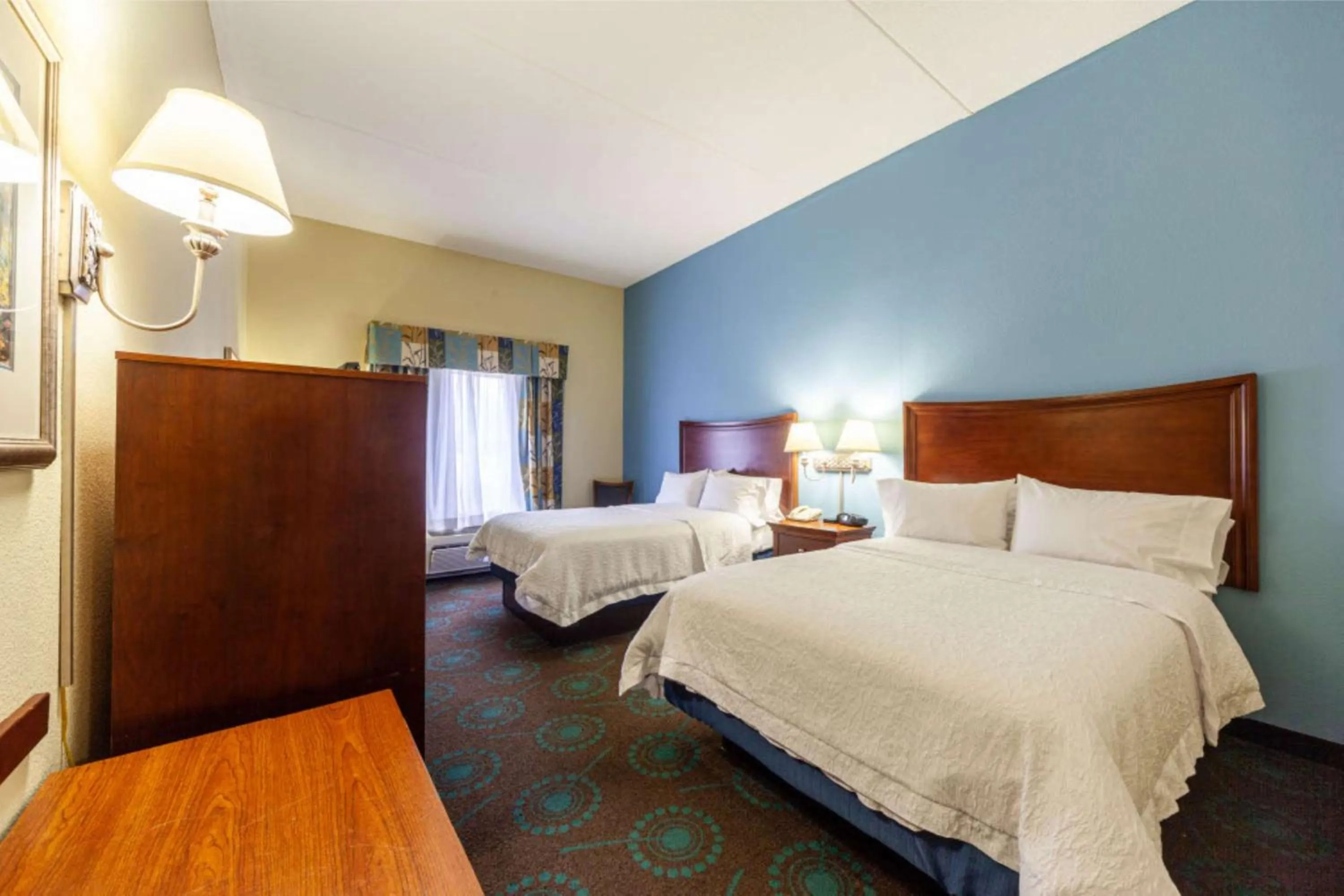 Photo of the whole room, Bed in Hampton Inn Inwood