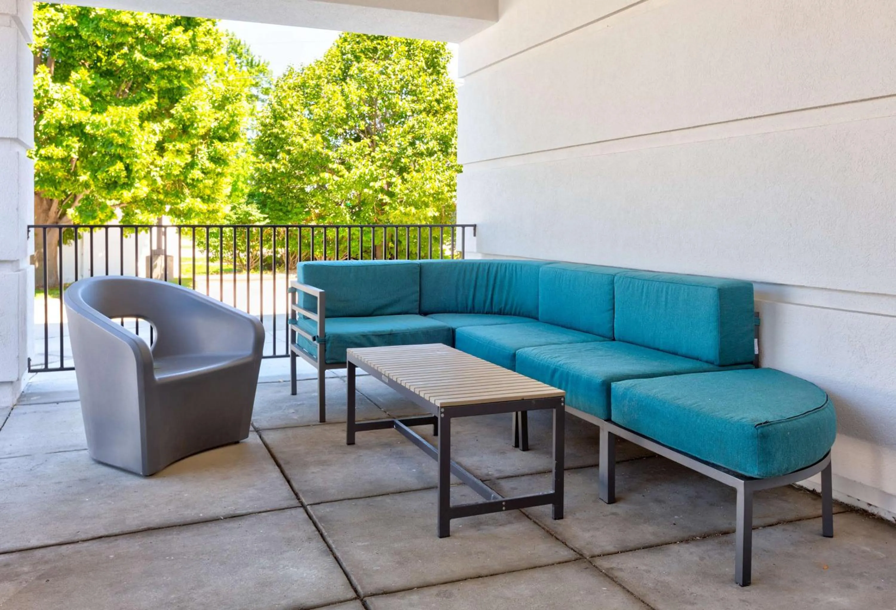 Patio in Hampton Inn Norfolk