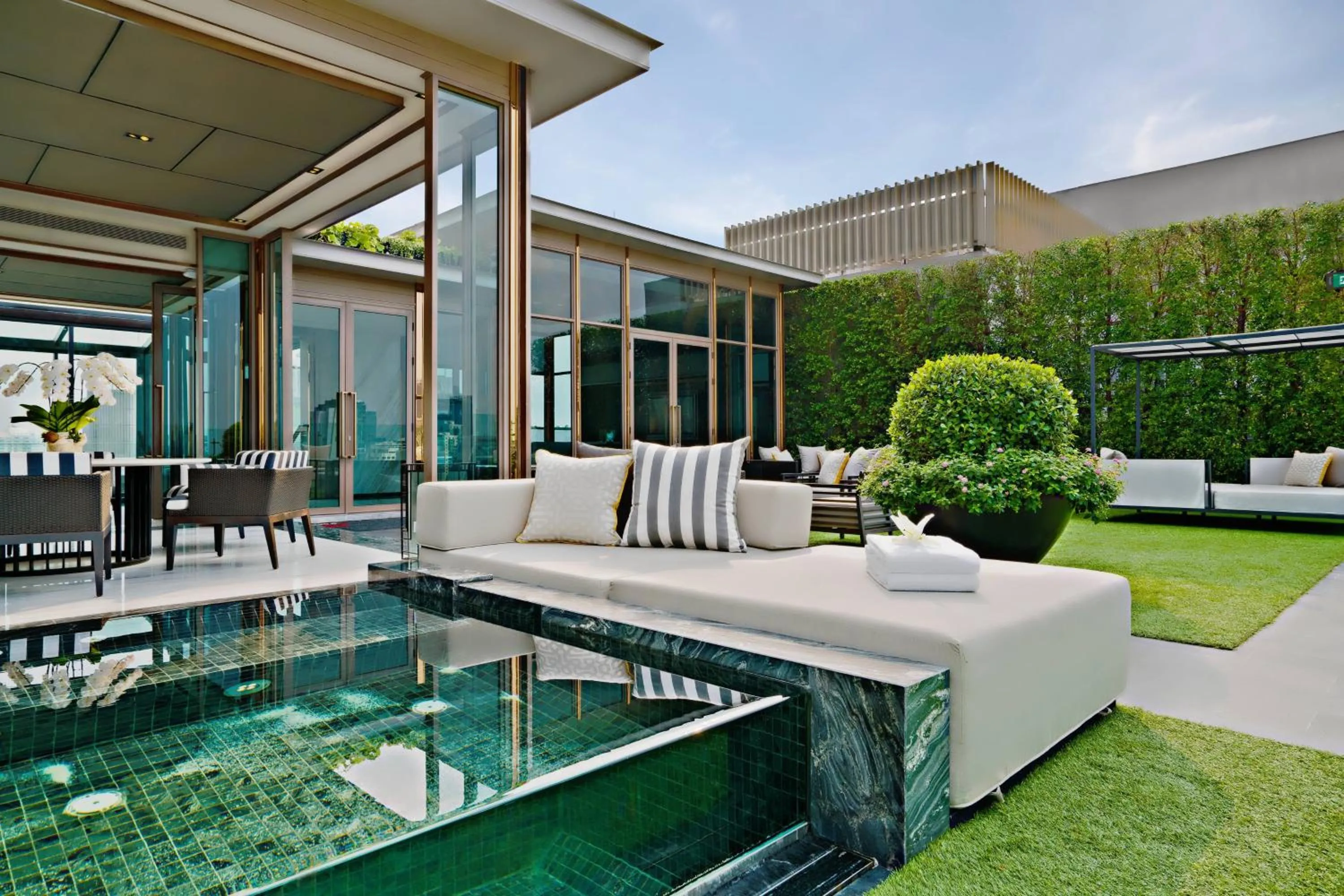 Photo of the whole room in Bangkok Marriott Marquis Queens Park