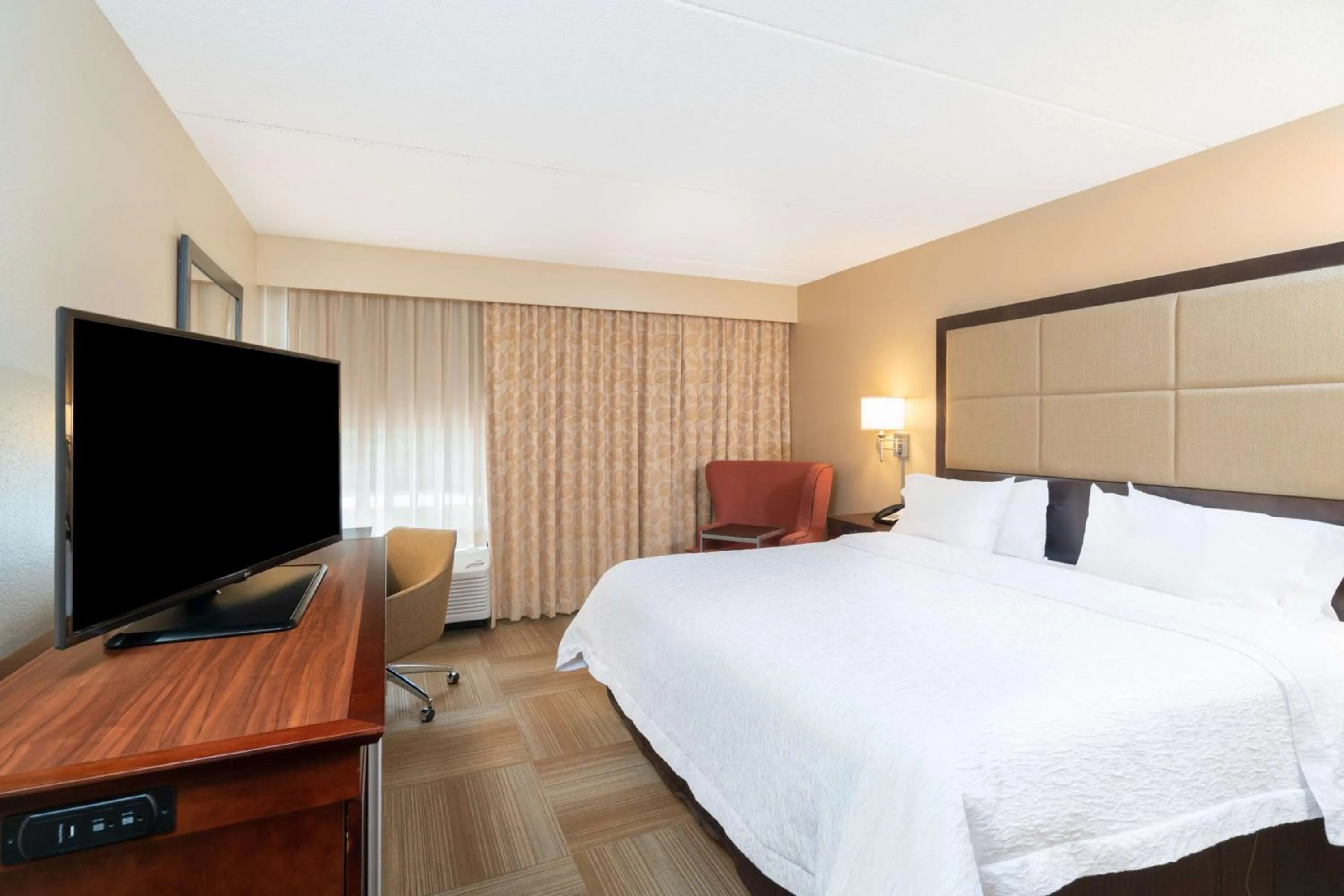 Bedroom, Bed in Hampton Inn Lafayette