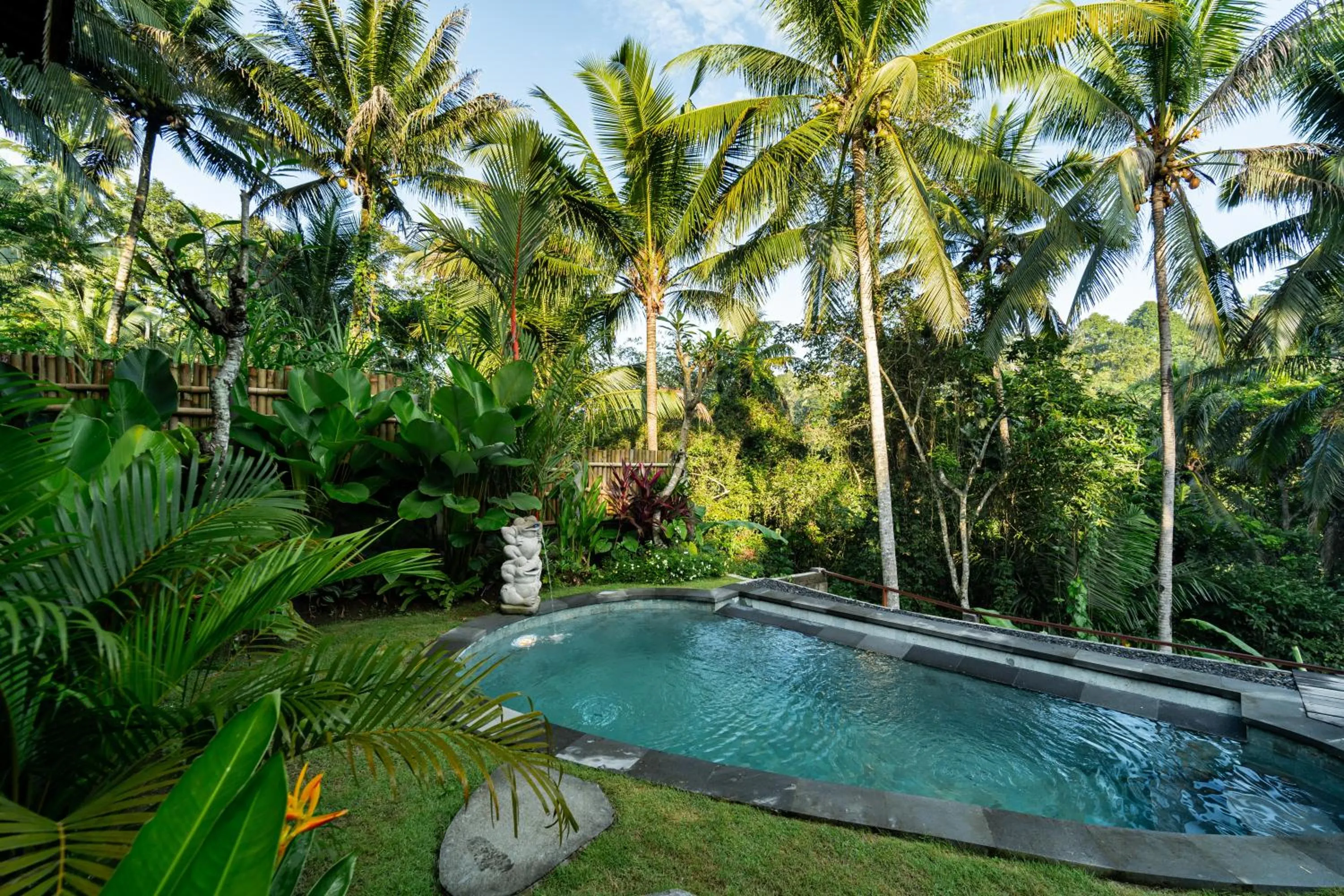 Swimming pool in Madani Antique Villas
