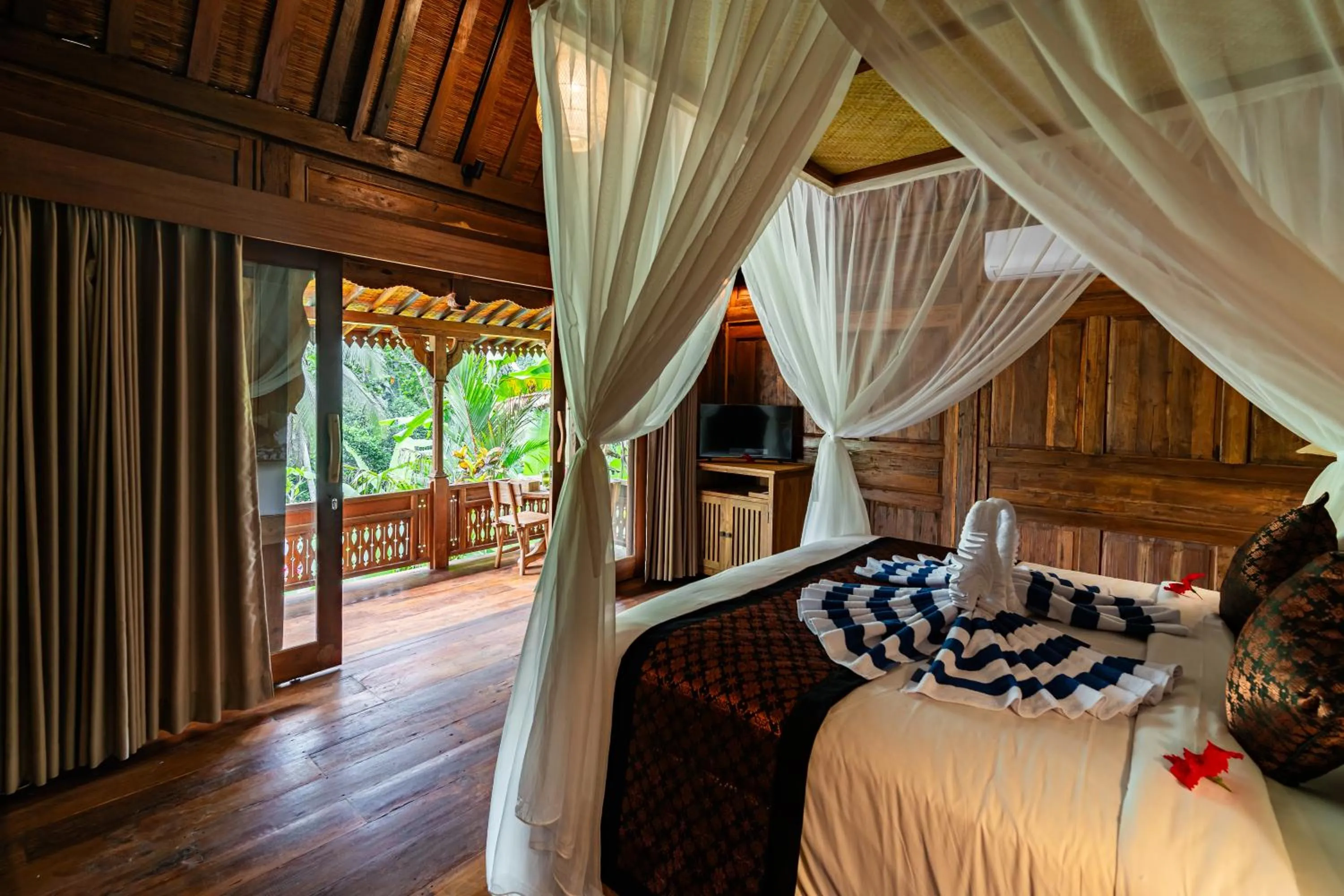 Bedroom, Bed in Madani Antique Villas
