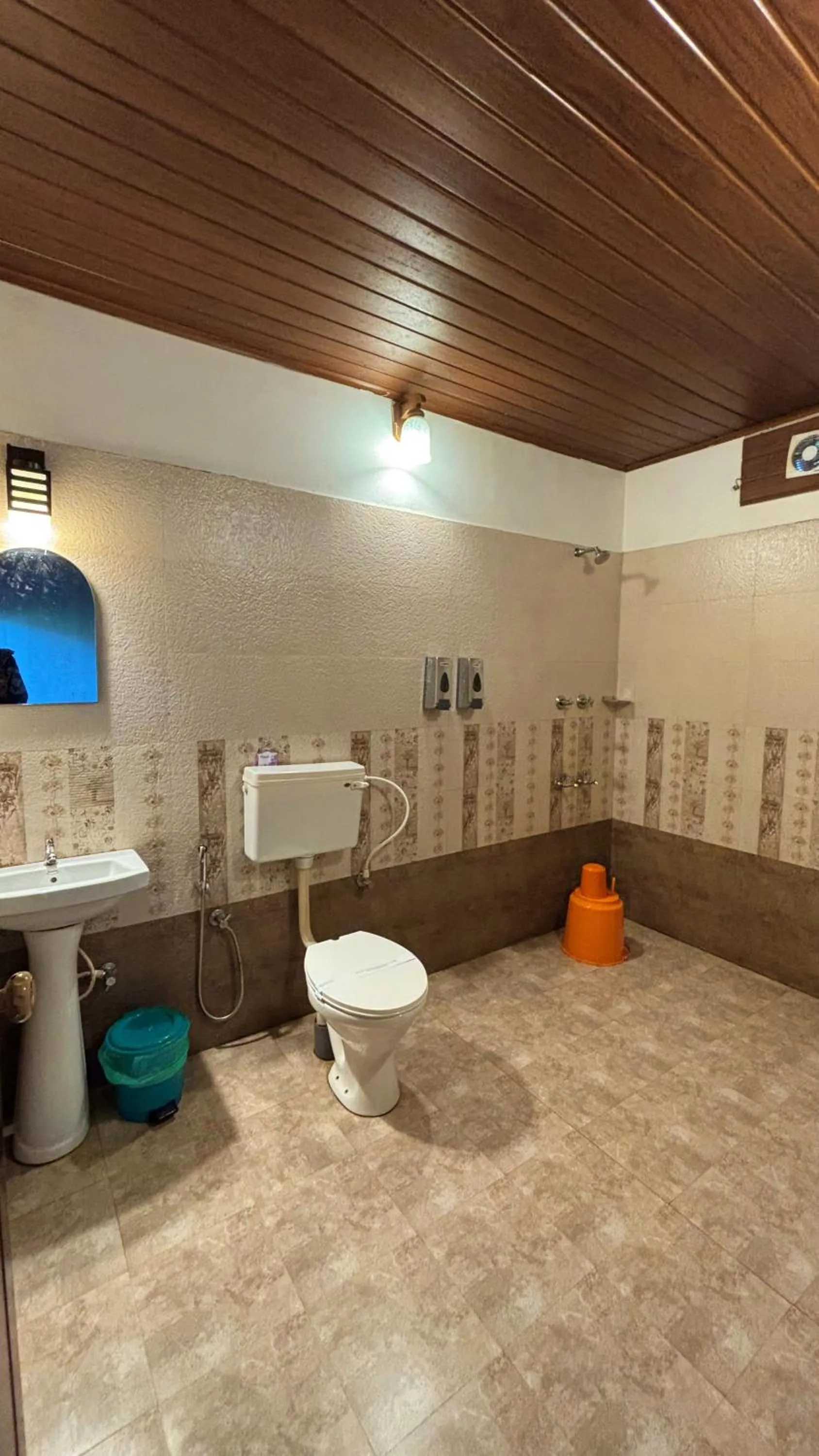 Toilet in Dew Drops Farm Resorts