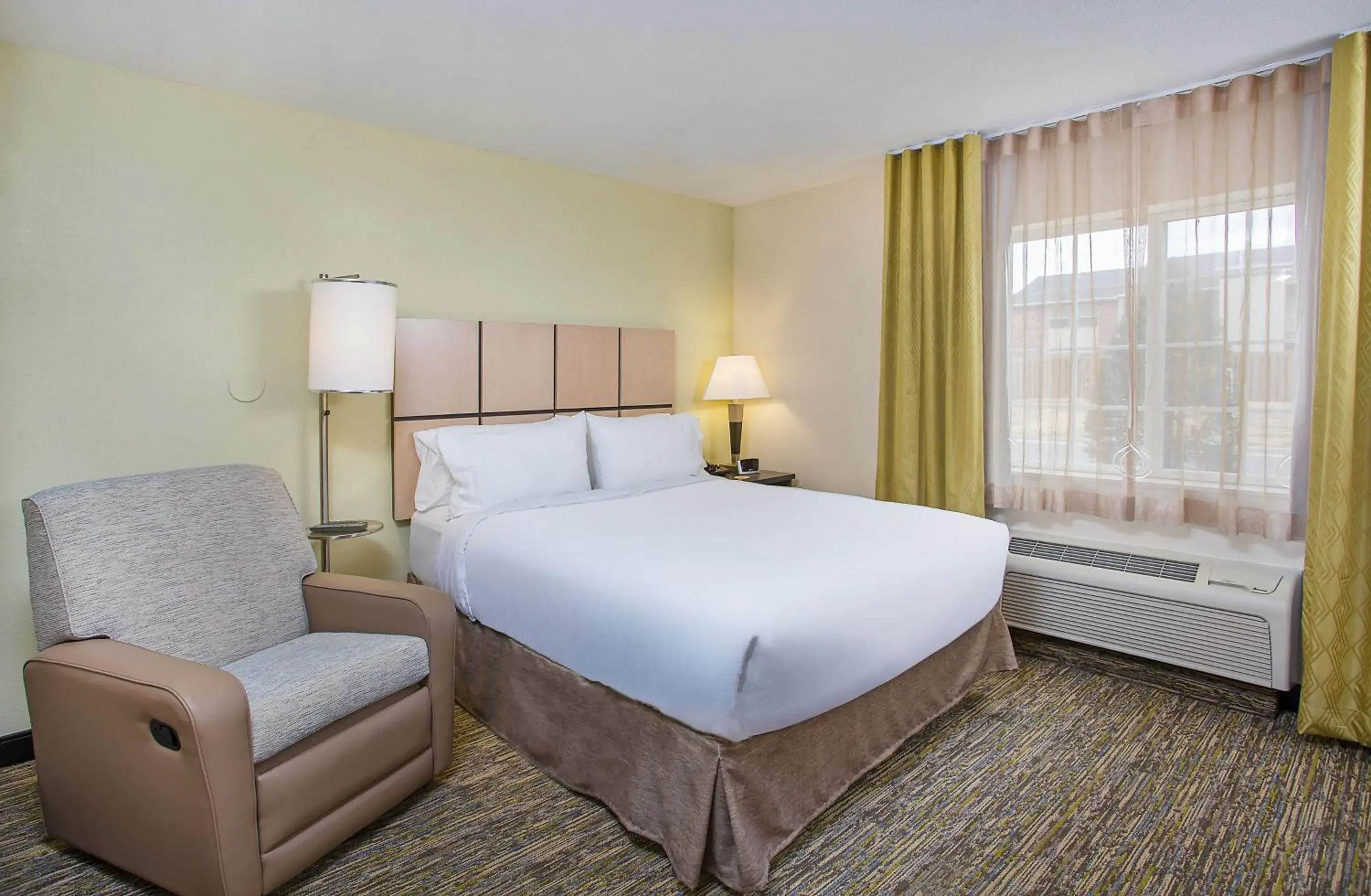 Photo of the whole room, Bed in Candlewood Suites Bowling Green by IHG Photo of the whole room, Bed in Candlewood Suites Bowling Green by IHG