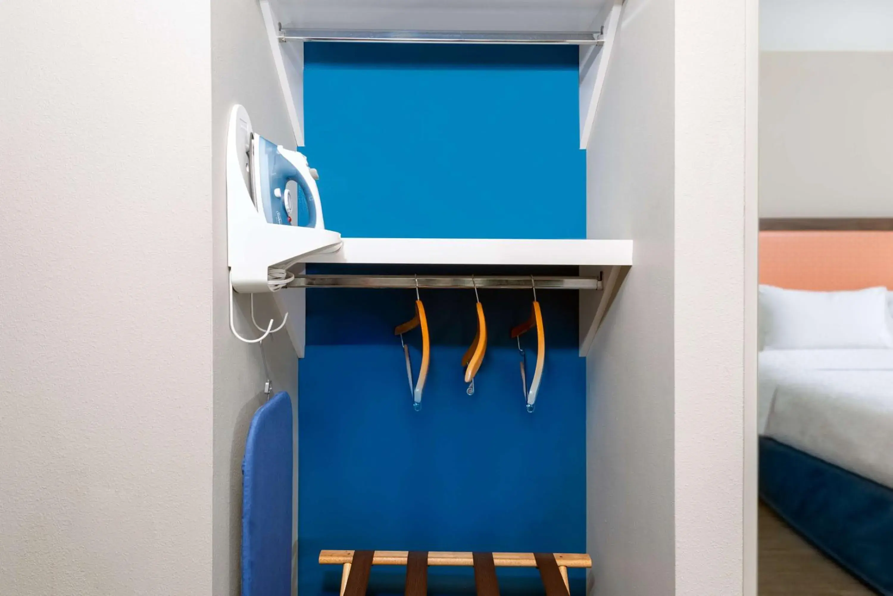 Photo of the whole room, Bed in Hampton Inn & Suites Murfreesboro Photo of the whole room, Bed in Hampton Inn & Suites Murfreesboro