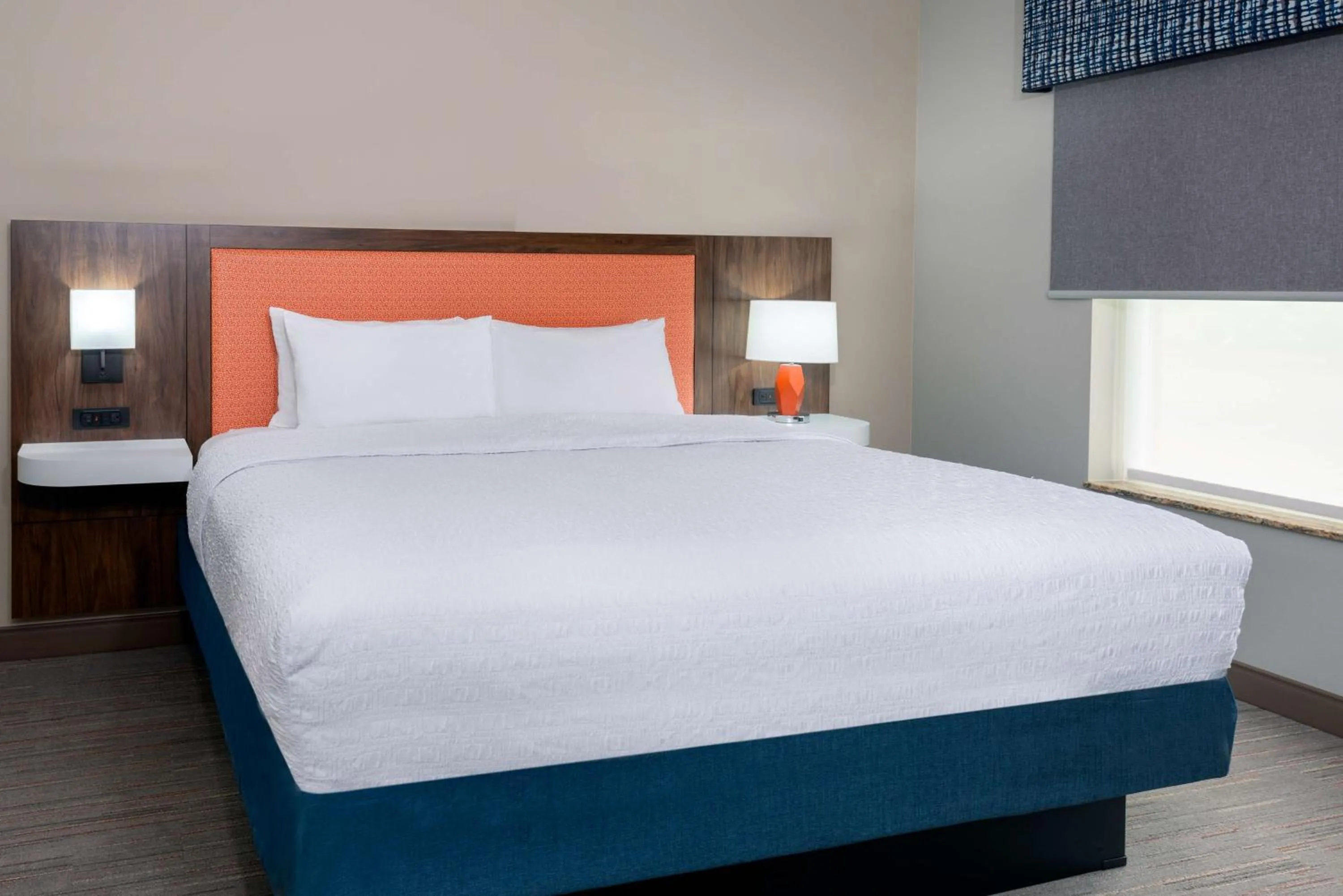 Bed in Hampton Inn & Suites Murfreesboro