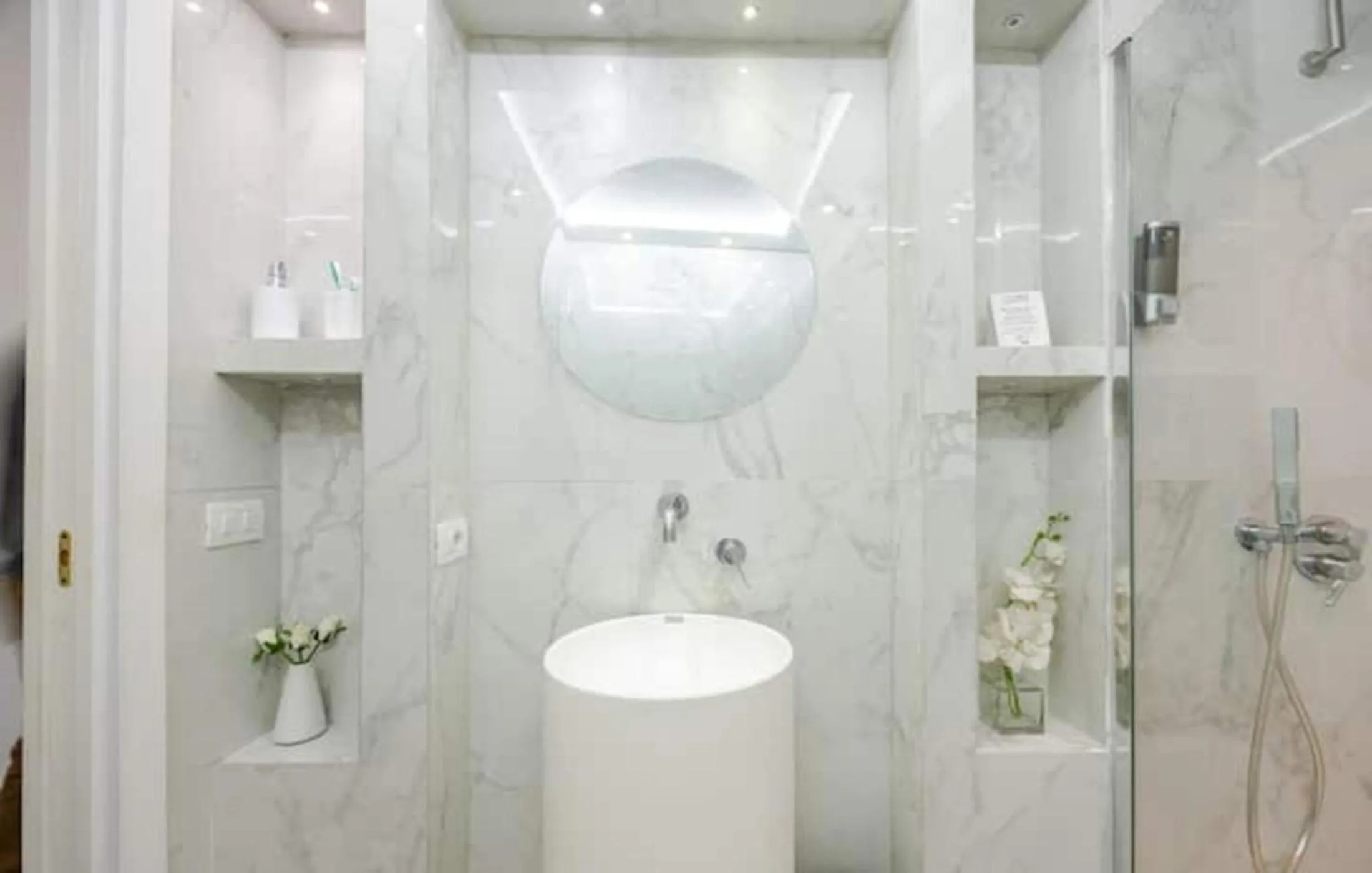 Shower in I Colori di Napoli