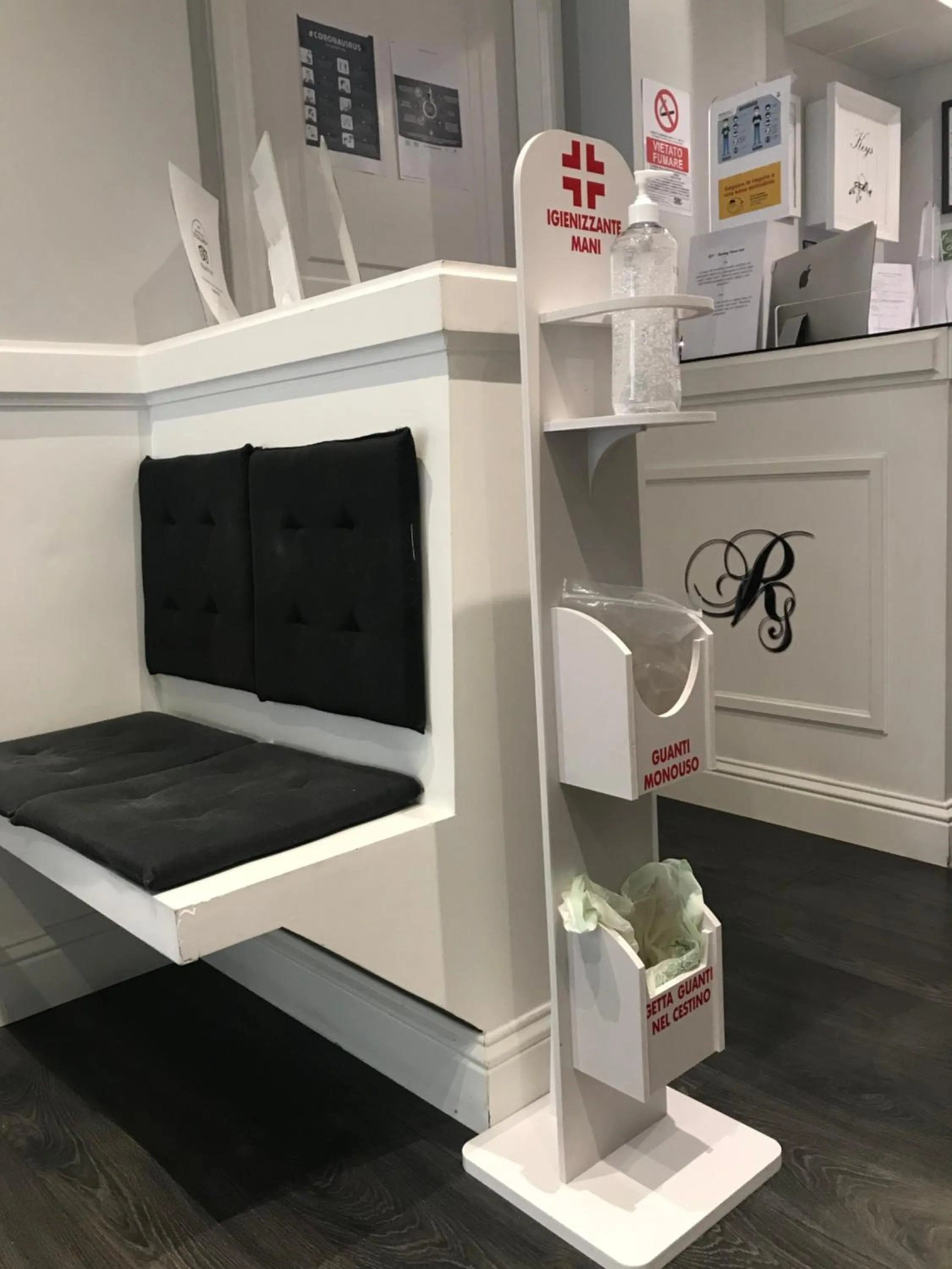 Lobby or reception in Residenza Vatican Suite