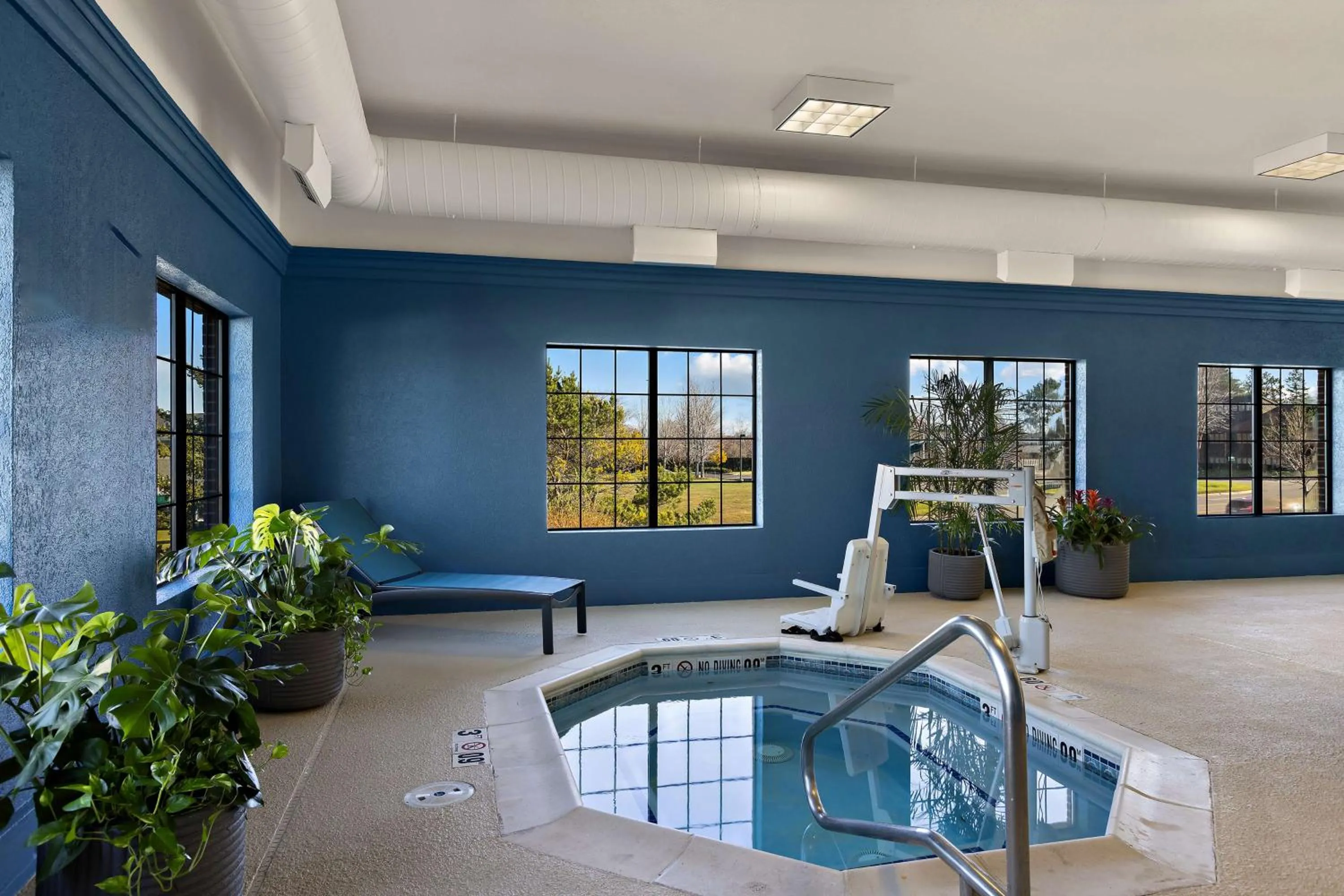 Pool view in Hampton Inn & Suites Petoskey