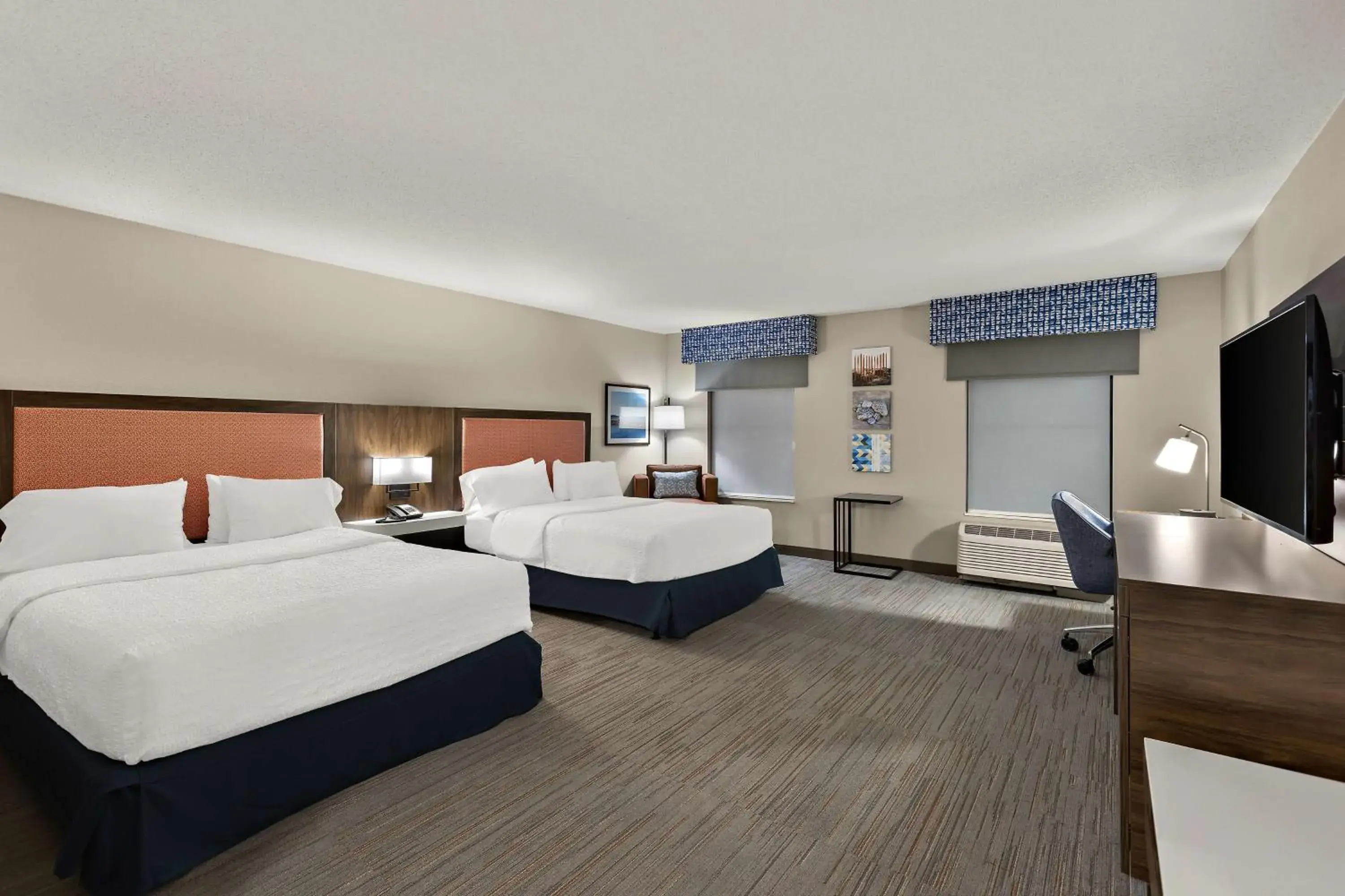 Queen Room with Two Queen Beds - Mobility and Hearing Access/Non-Smoking in Hampton Inn & Suites Petoskey Queen Room with Two Queen Beds - Mobility and Hearing Access/Non-Smoking in Hampton Inn & Suites Petoskey