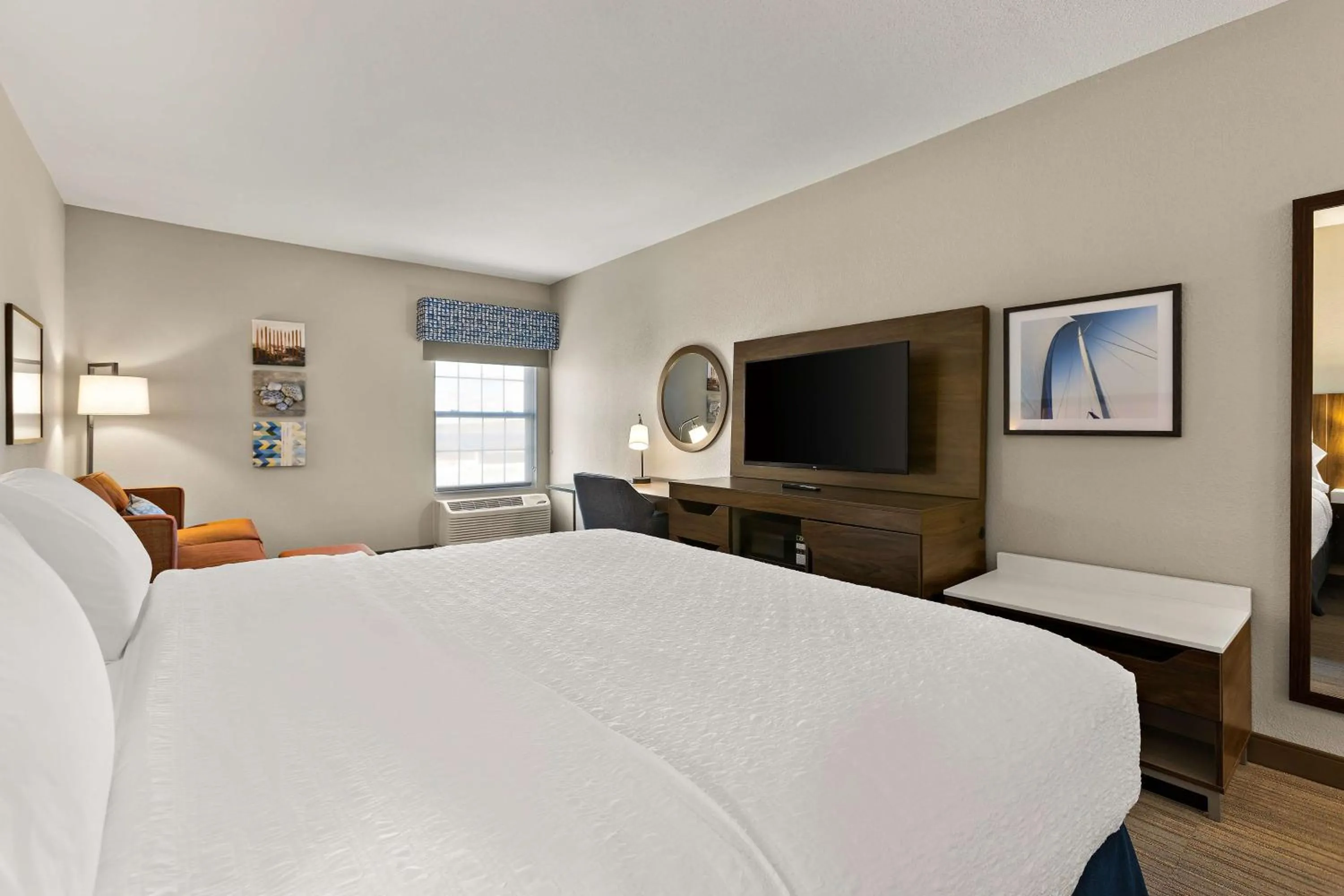 Bedroom, Bed in Hampton Inn & Suites Petoskey