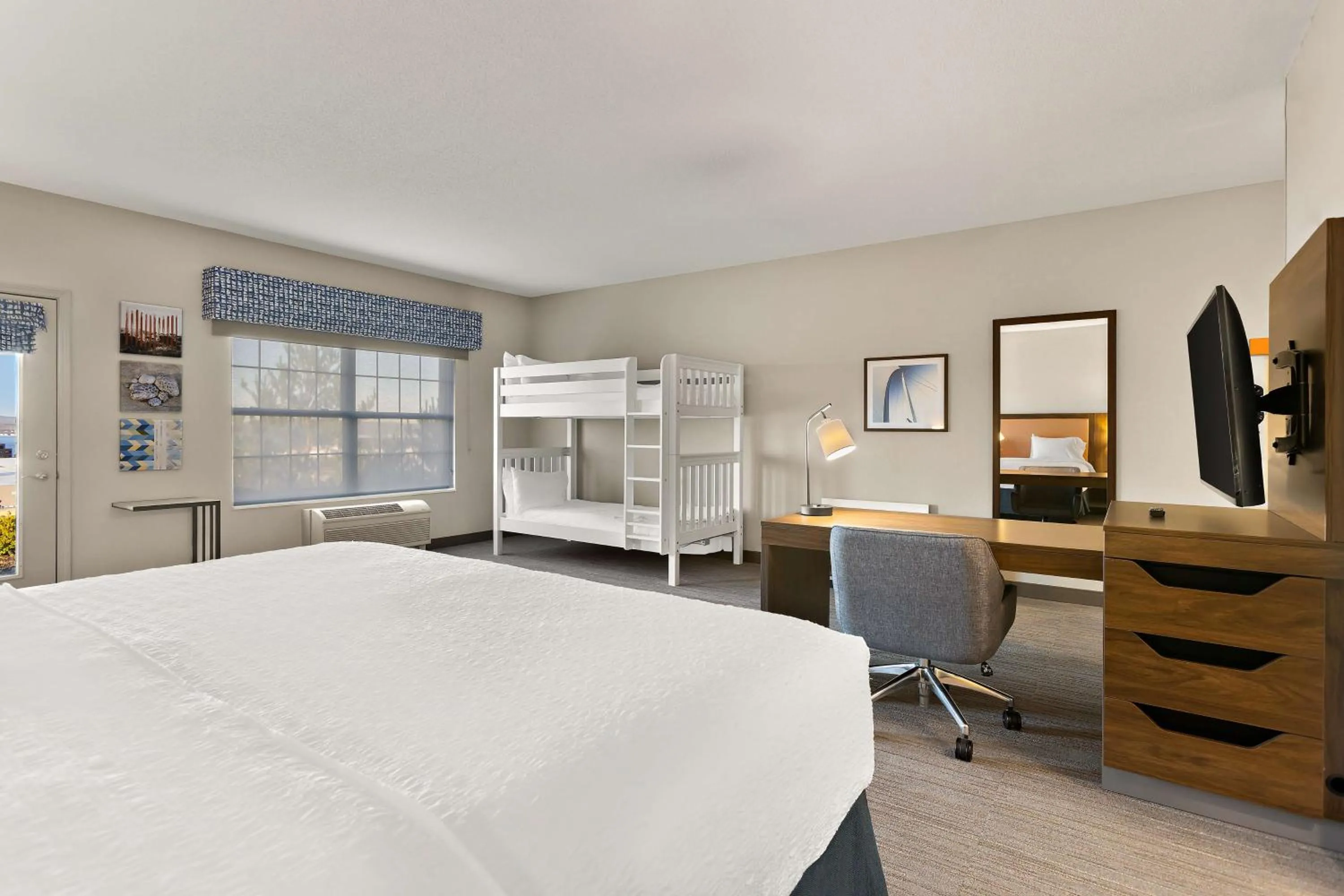 Bedroom, Bed in Hampton Inn & Suites Petoskey