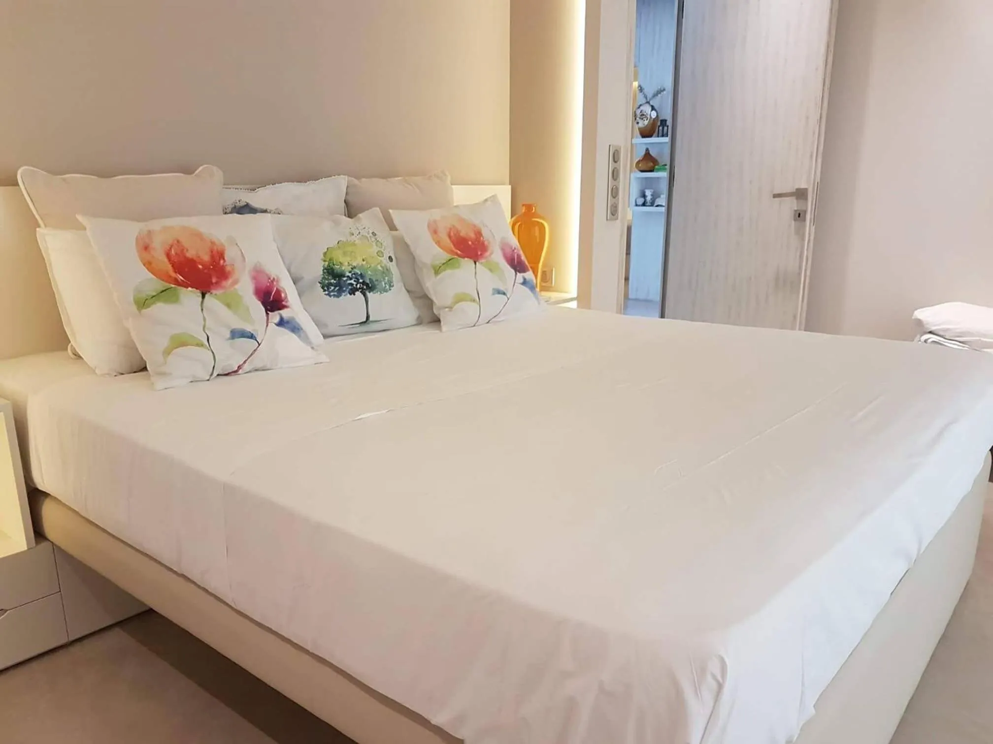 Bedroom, Bed in Core Luxury Suites