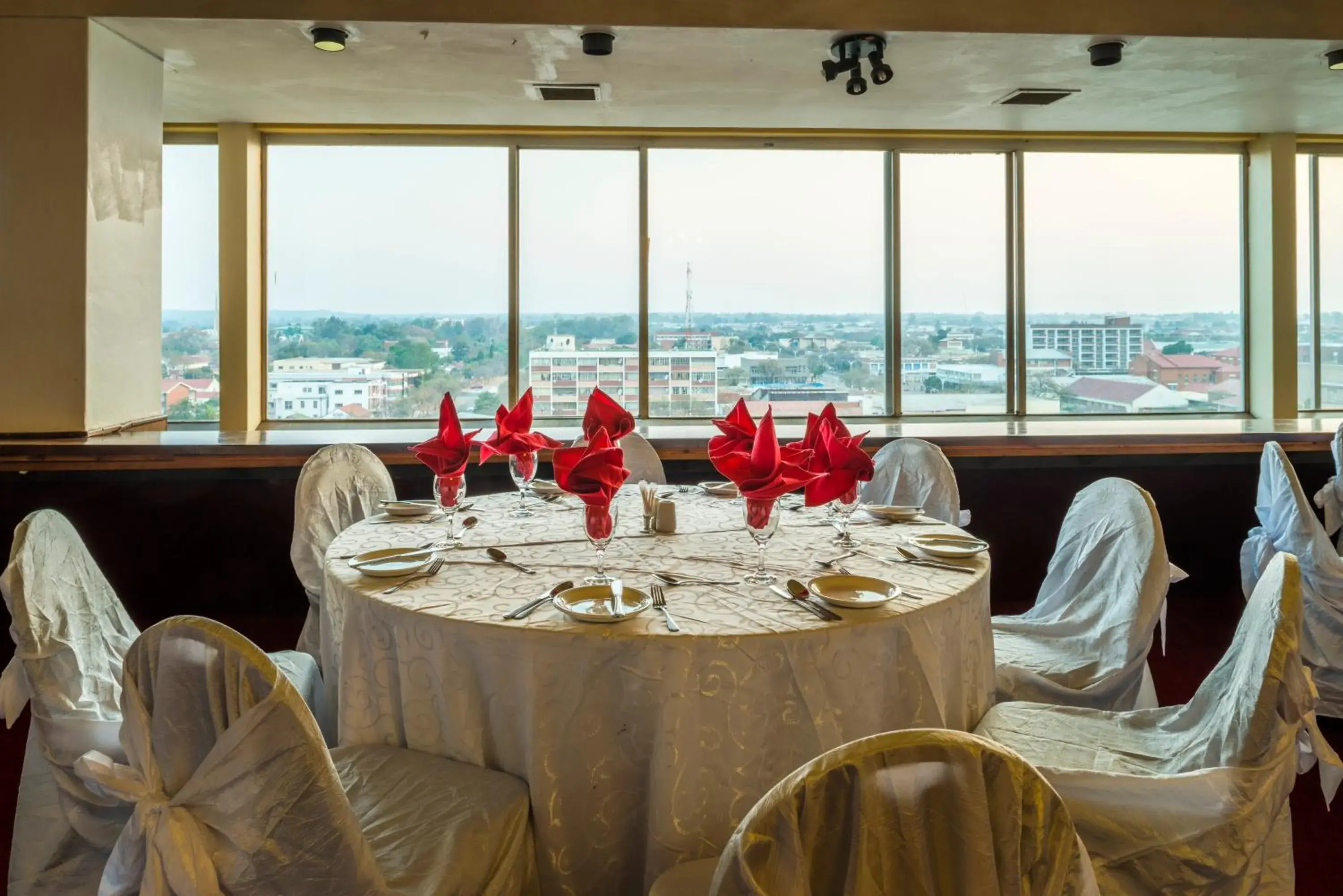 Restaurant/places to eat in Bulawayo Rainbow Hotel Restaurant/places to eat in Bulawayo Rainbow Hotel