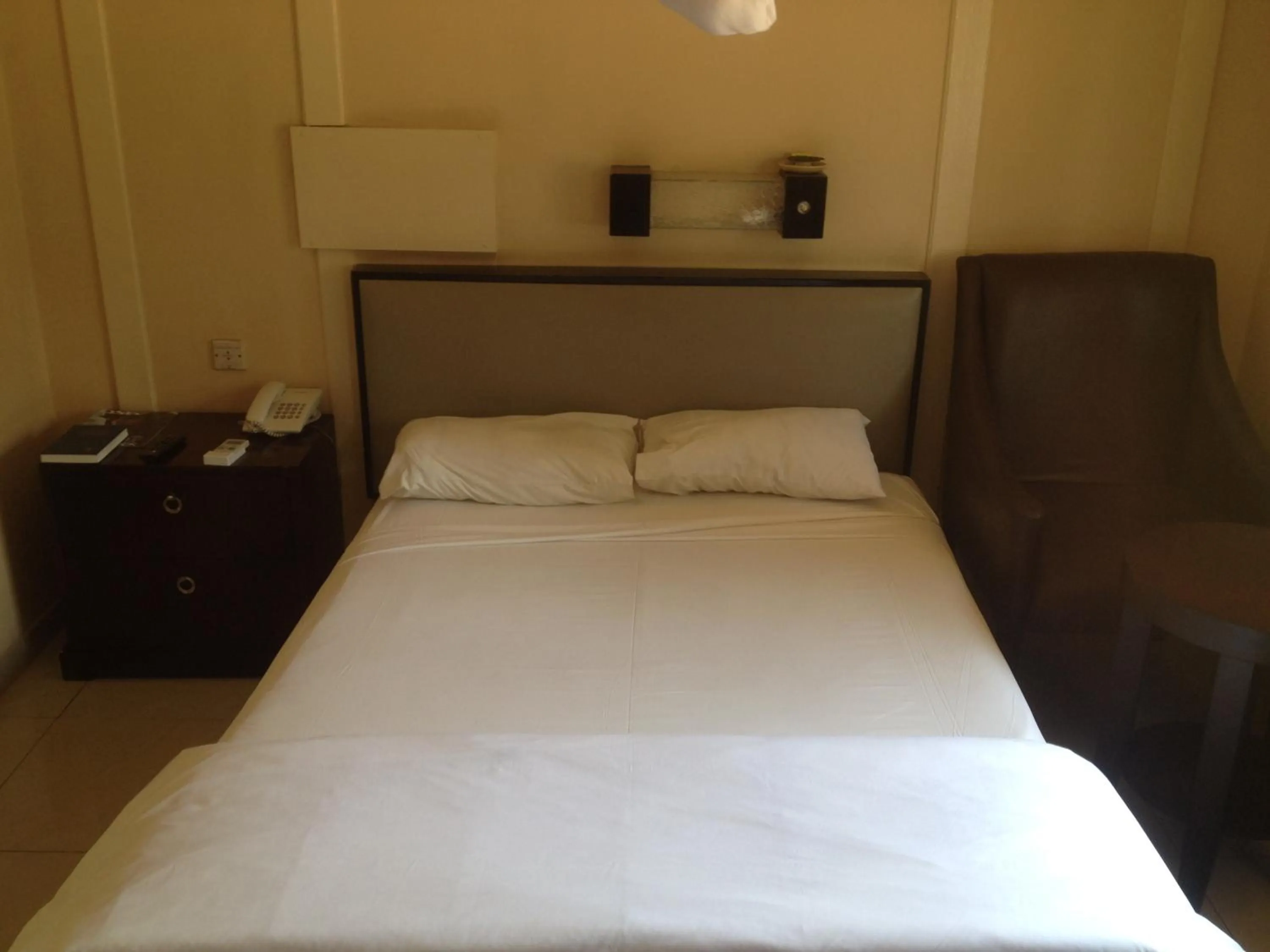 Bed in Kadoma Hotel & Conference Centre