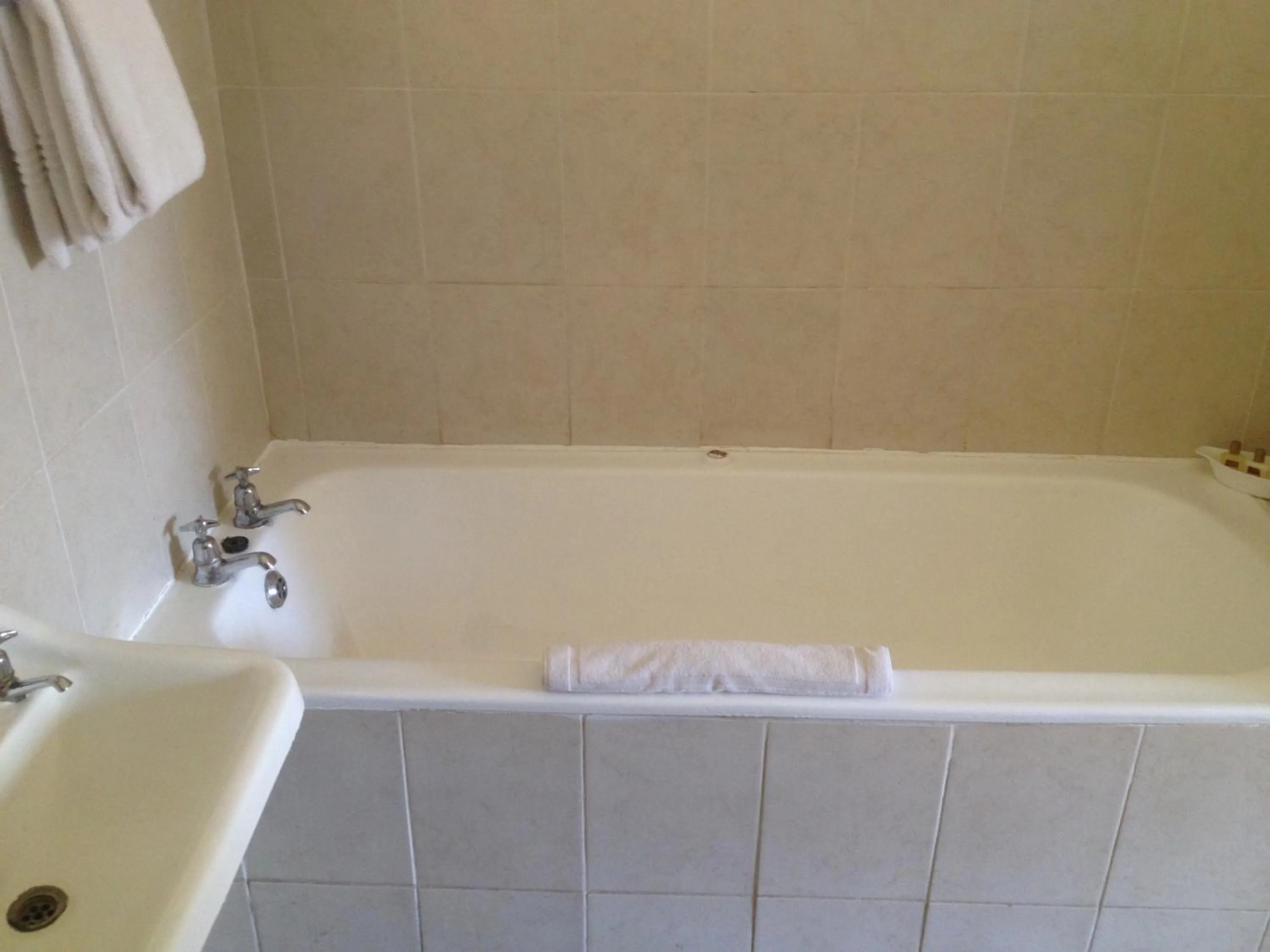 Bathroom in Kadoma Hotel & Conference Centre