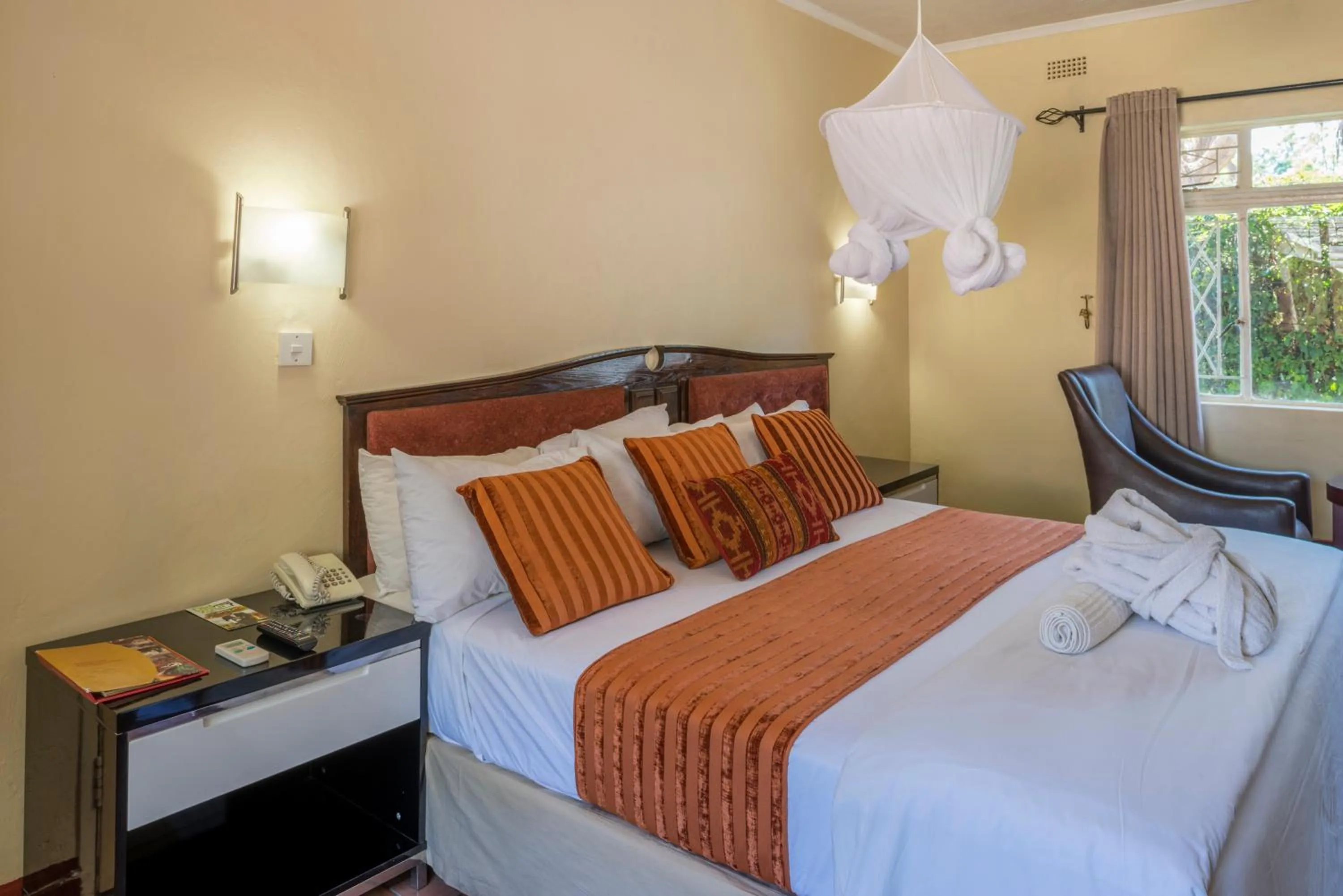 Bed in Kadoma Hotel & Conference Centre