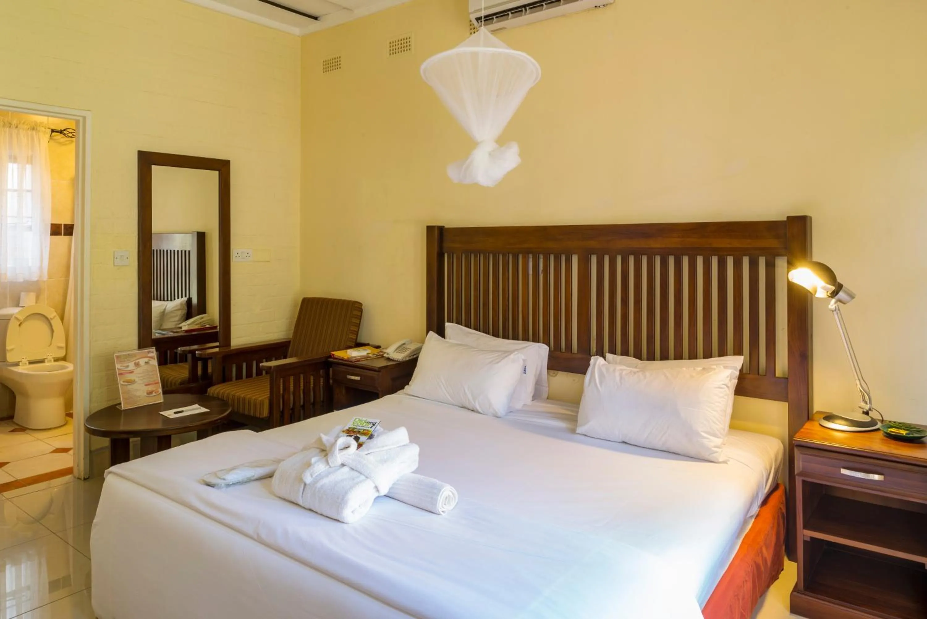 Bed in Kadoma Hotel & Conference Centre