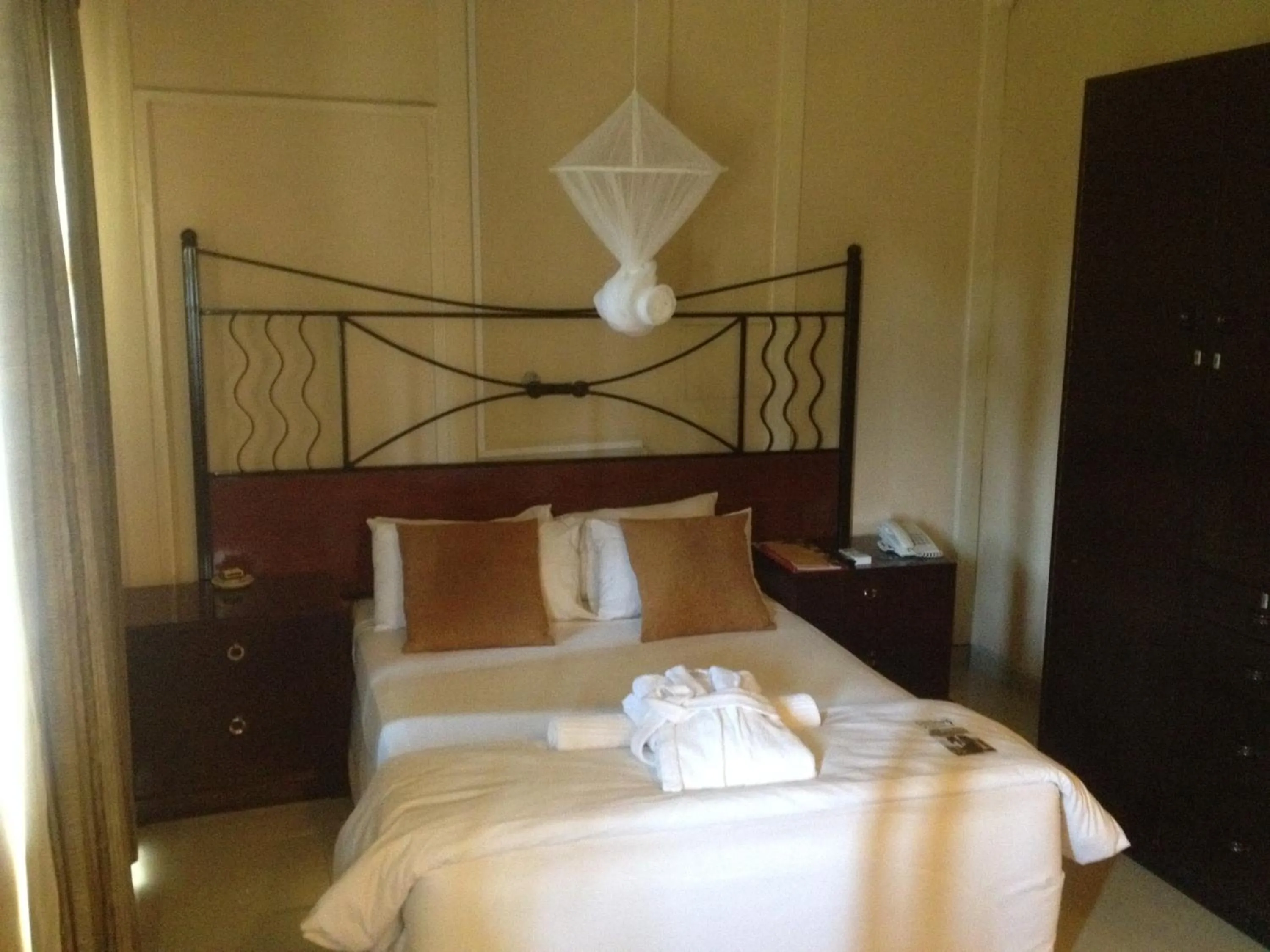 Bed in Kadoma Hotel & Conference Centre