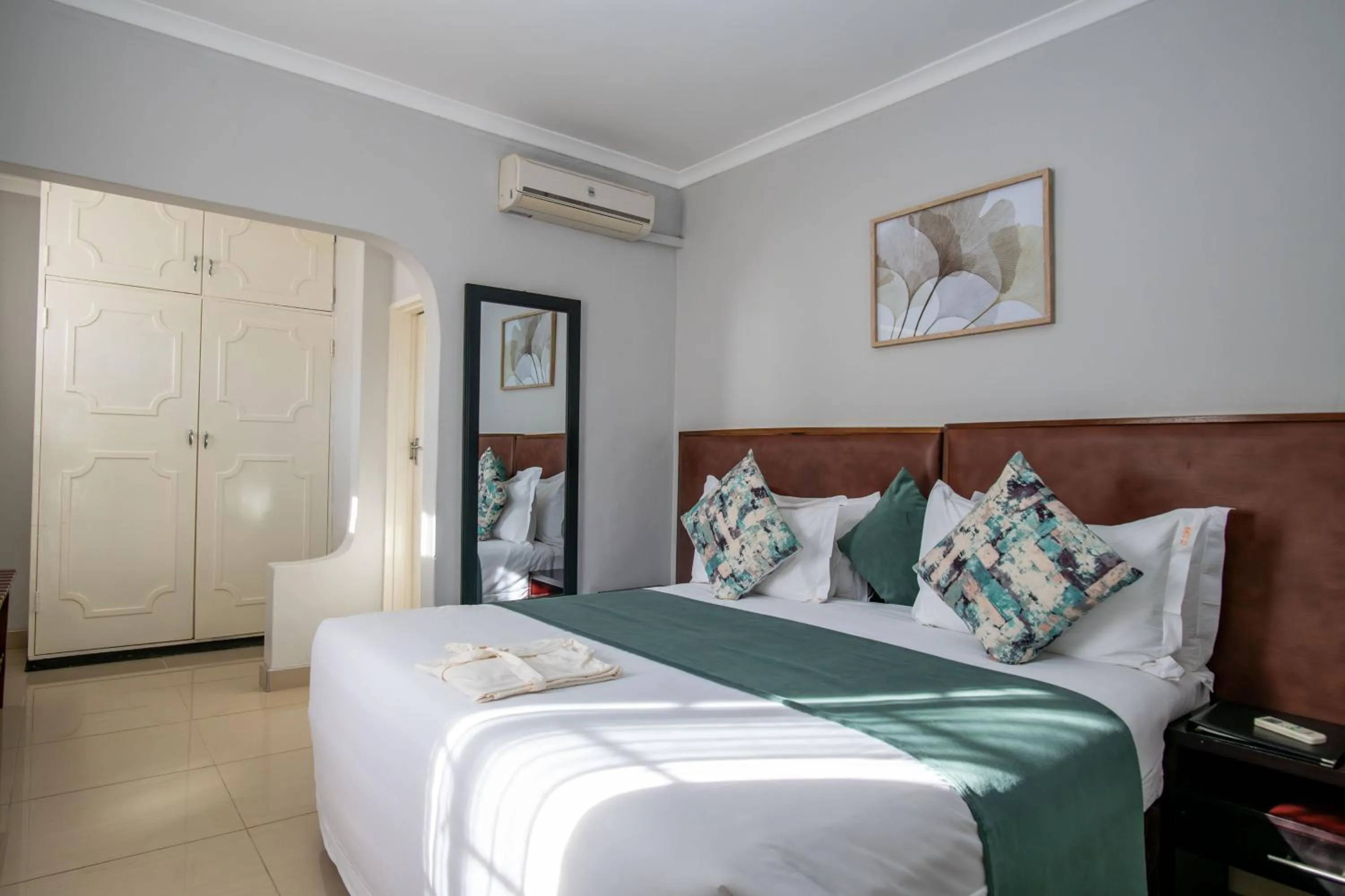 Bed in Kadoma Hotel & Conference Centre