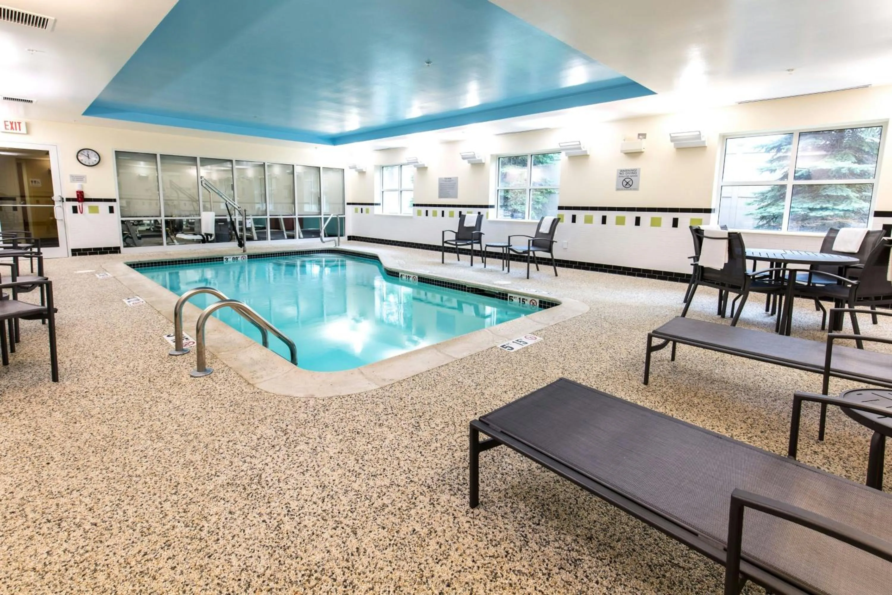 Swimming pool in Fairfield Inn and Suites by Marriott Portsmouth Exeter