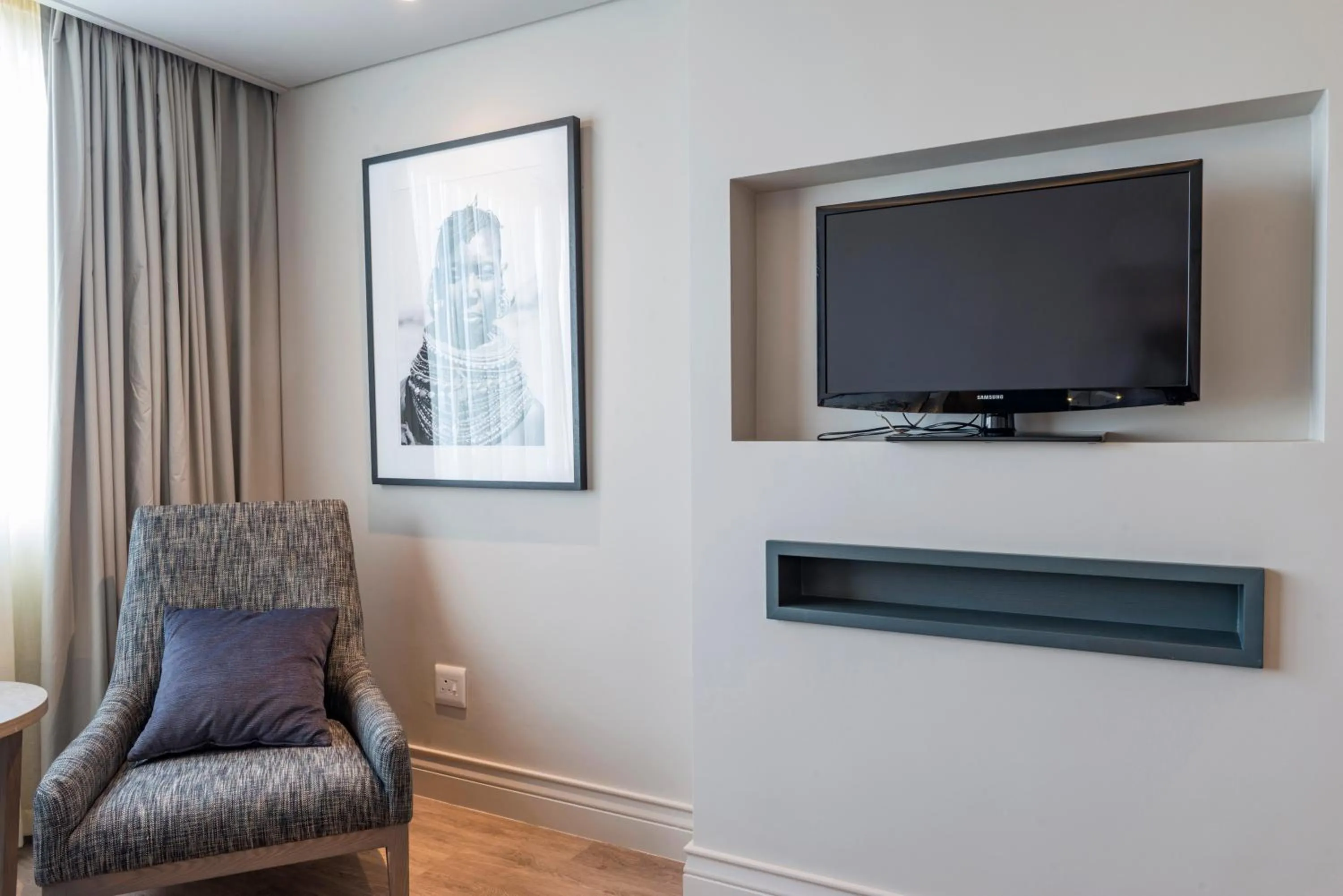 TV and multimedia in Rainbow Towers Hotel & Conference Centre