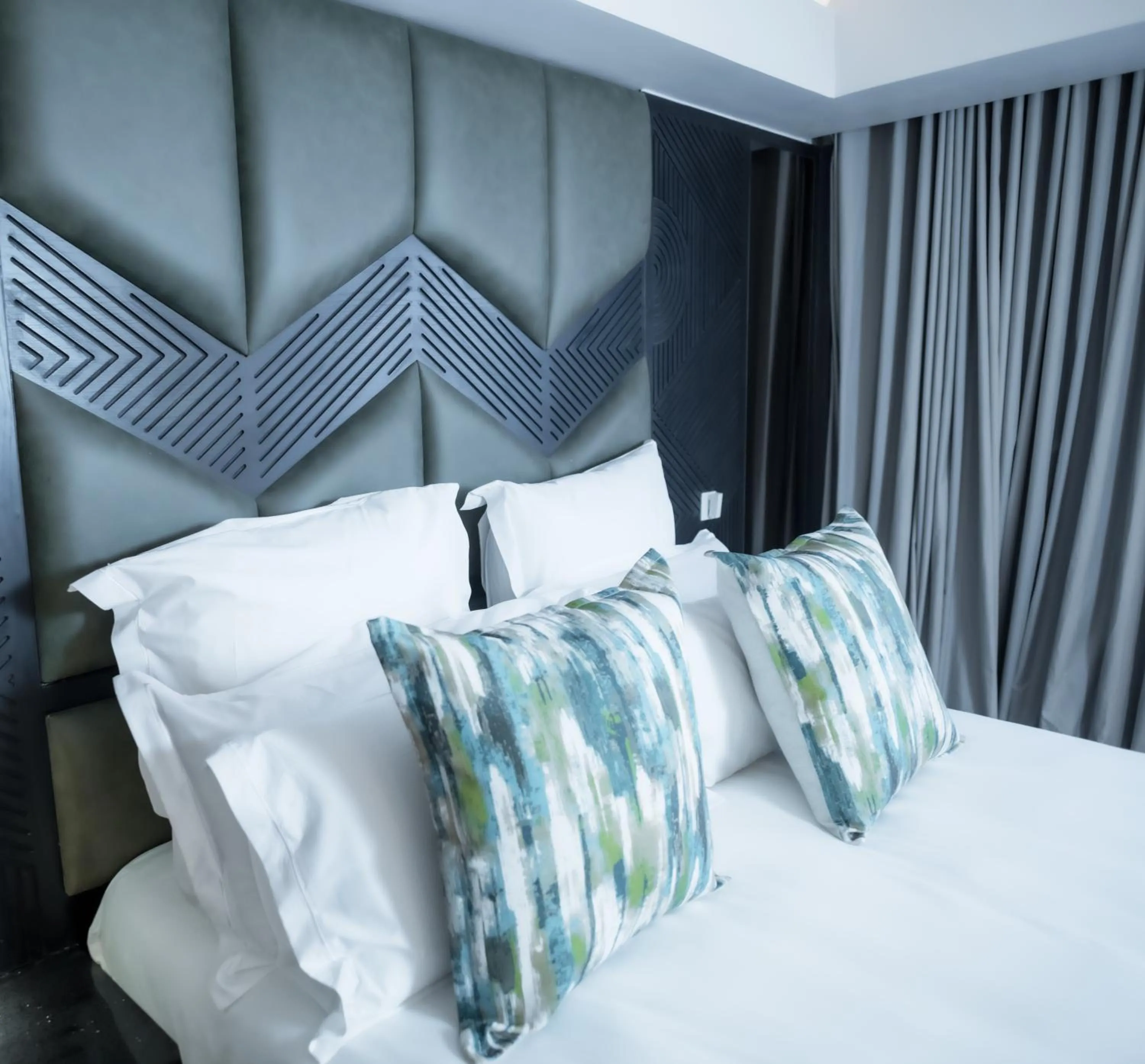 Property building, Bed in Rainbow Towers Hotel & Conference Centre